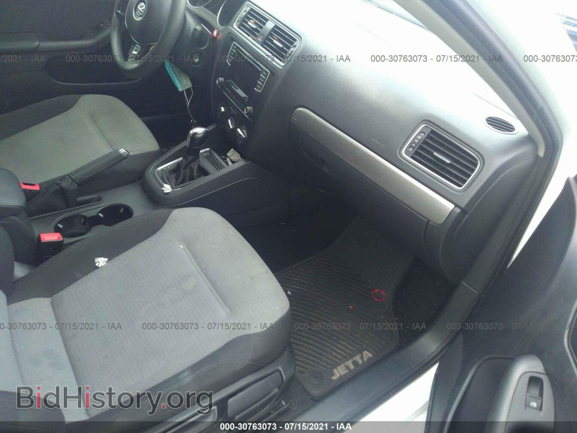2017 VOLKSWAGEN JETTA - VIN: 3VW2B7AJ6HM374668 - Фото 5