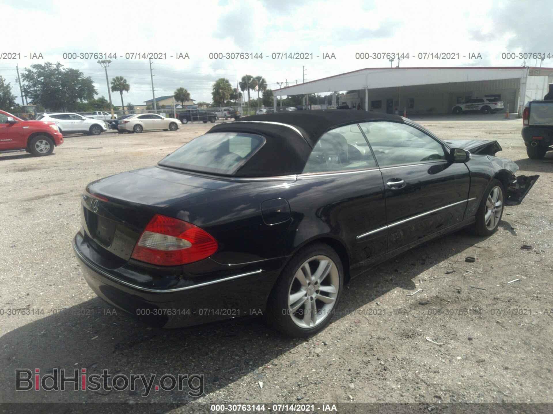 2007 MERCEDES-BENZ CLK-CLASS - VIN: WDBTK56F27F220228 - Фото 4