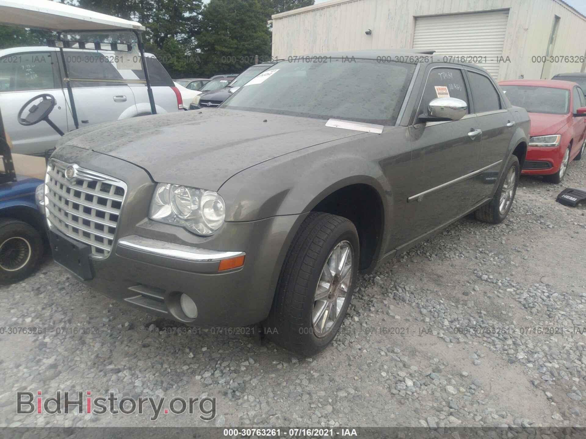 2008 CHRYSLER 300 - VIN: 2C3KK63H68H131503 - Фото 2
