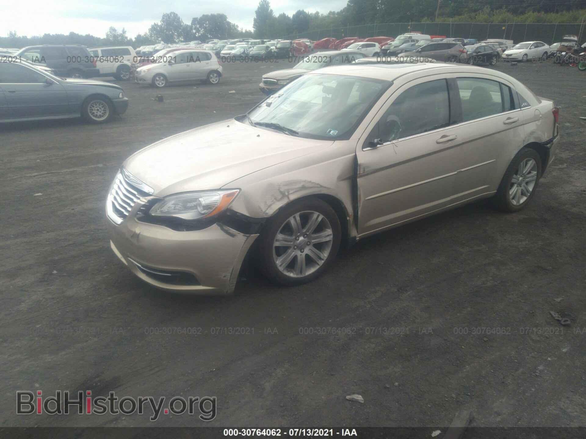 2013 CHRYSLER 200 - VIN: 1C3CCBBB5DN773011 - Фото 2