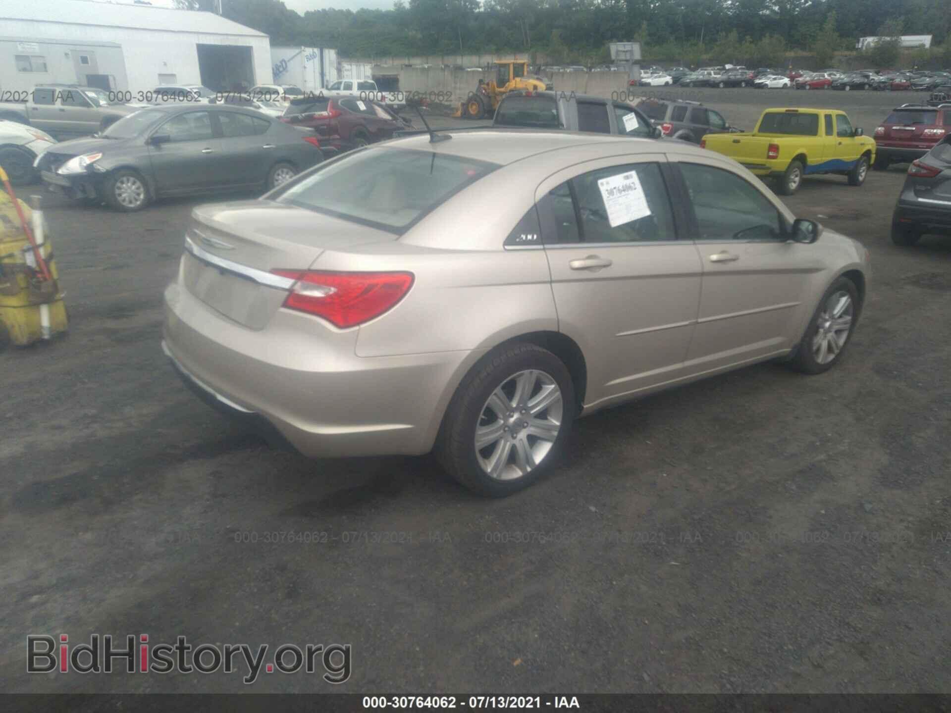 2013 CHRYSLER 200 - VIN: 1C3CCBBB5DN773011 - Фото 4
