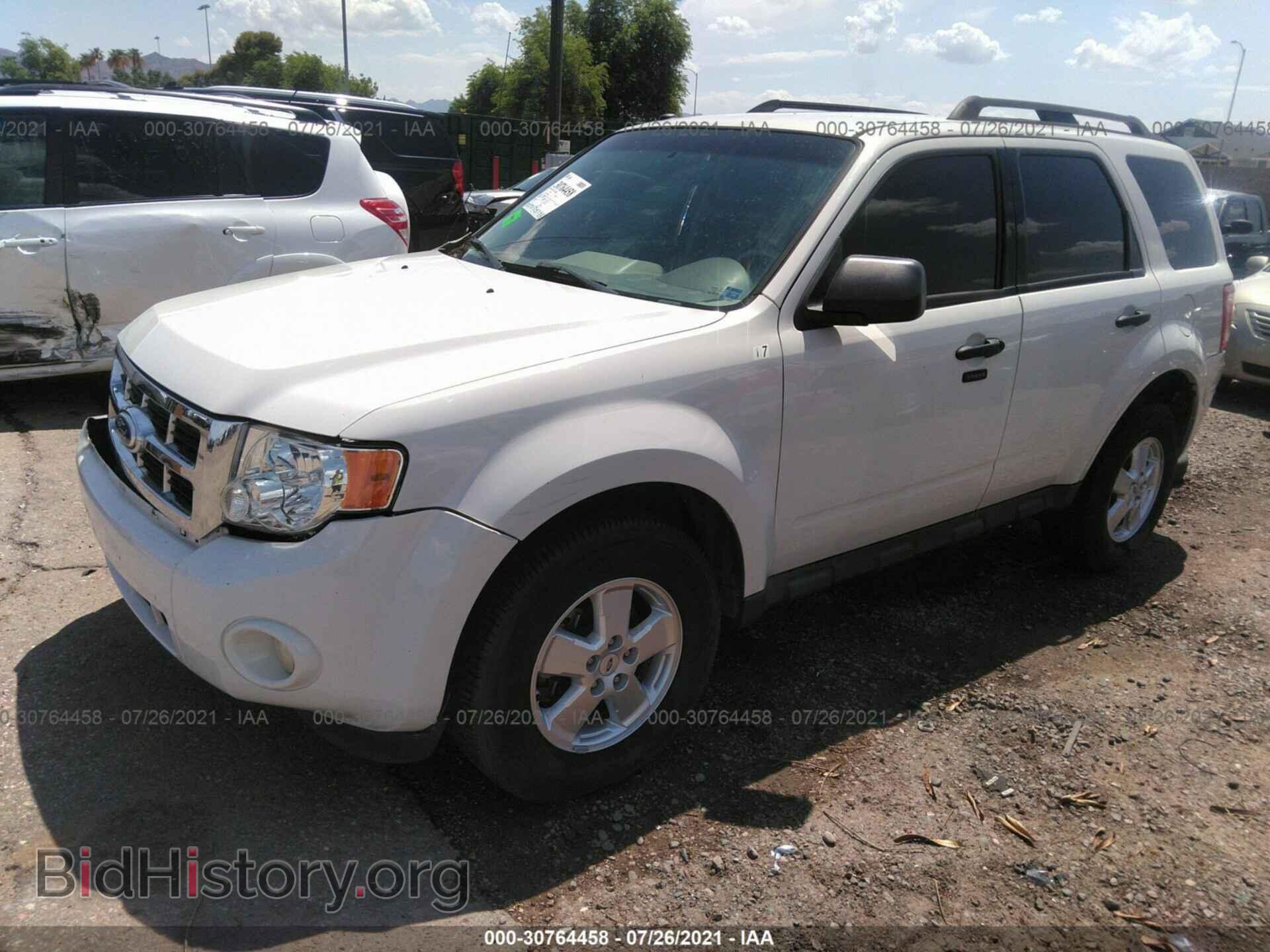 2011 FORD ESCAPE - VIN: 1FMCU0D79BKB66660 - Фото 2
