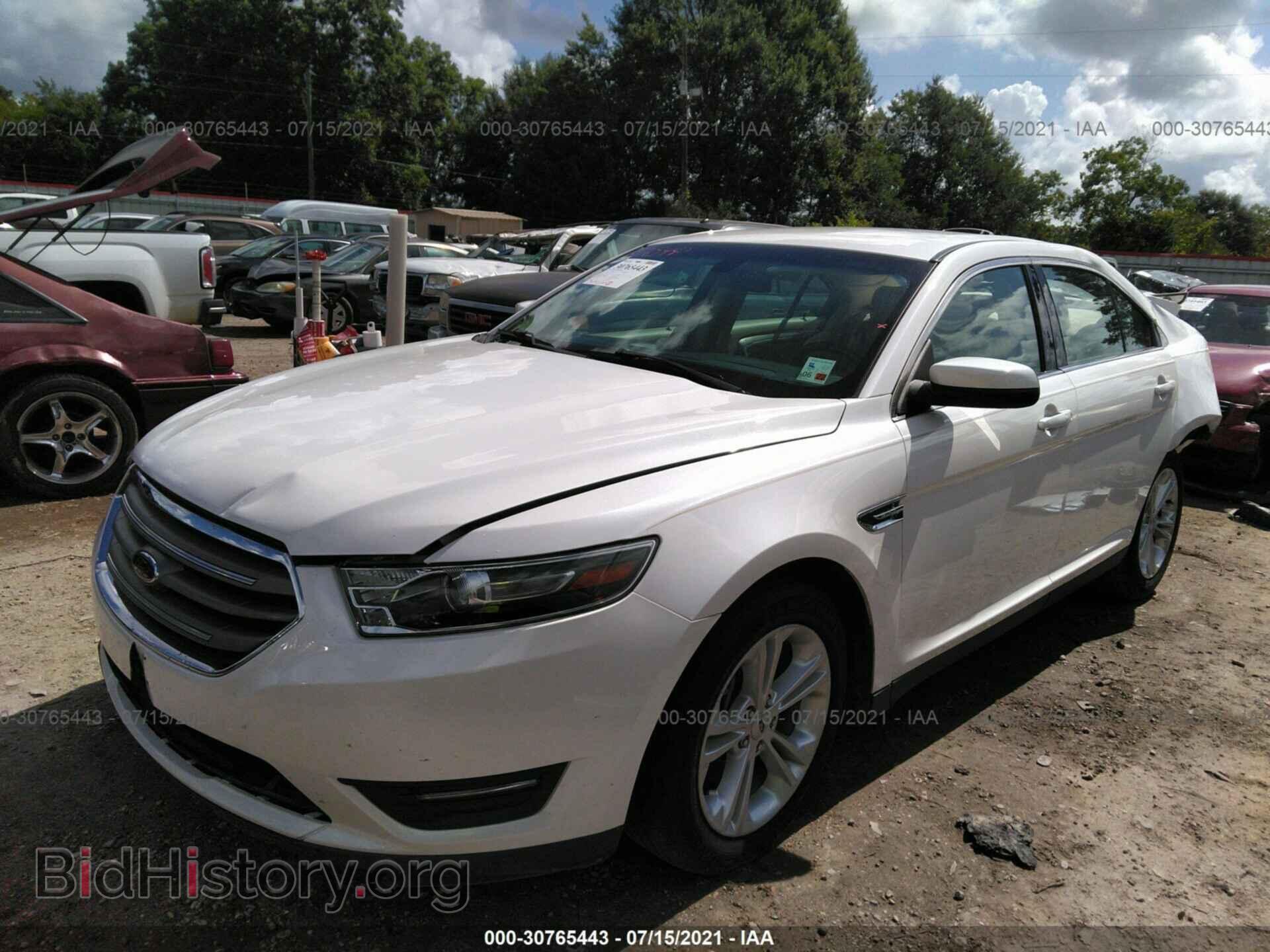 2018 FORD TAURUS - VIN: 1FAHP2E82JG111060 - Фото 2