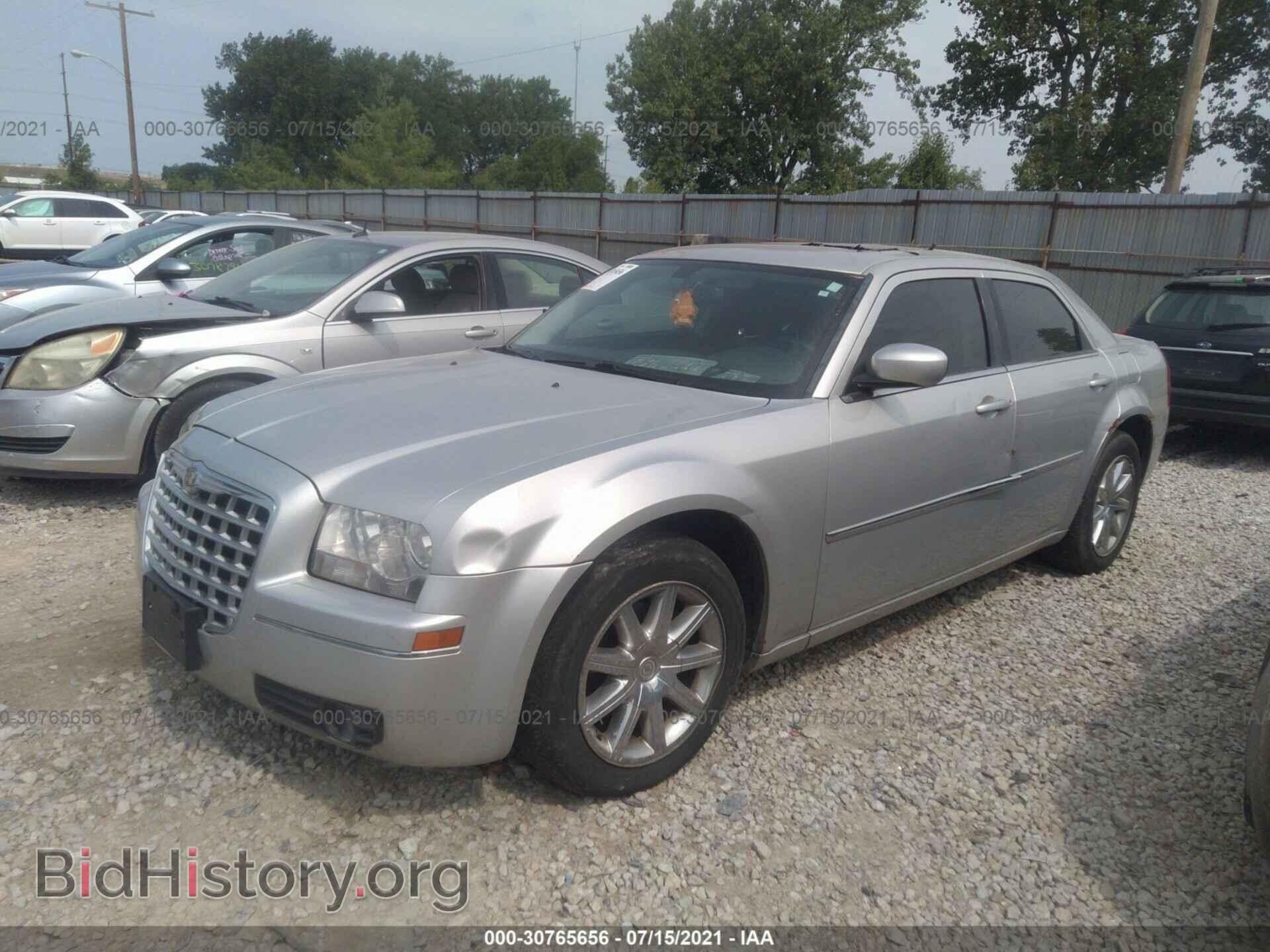 2009 CHRYSLER 300 - VIN: 2C3LA53V89H578097 - Фото 2