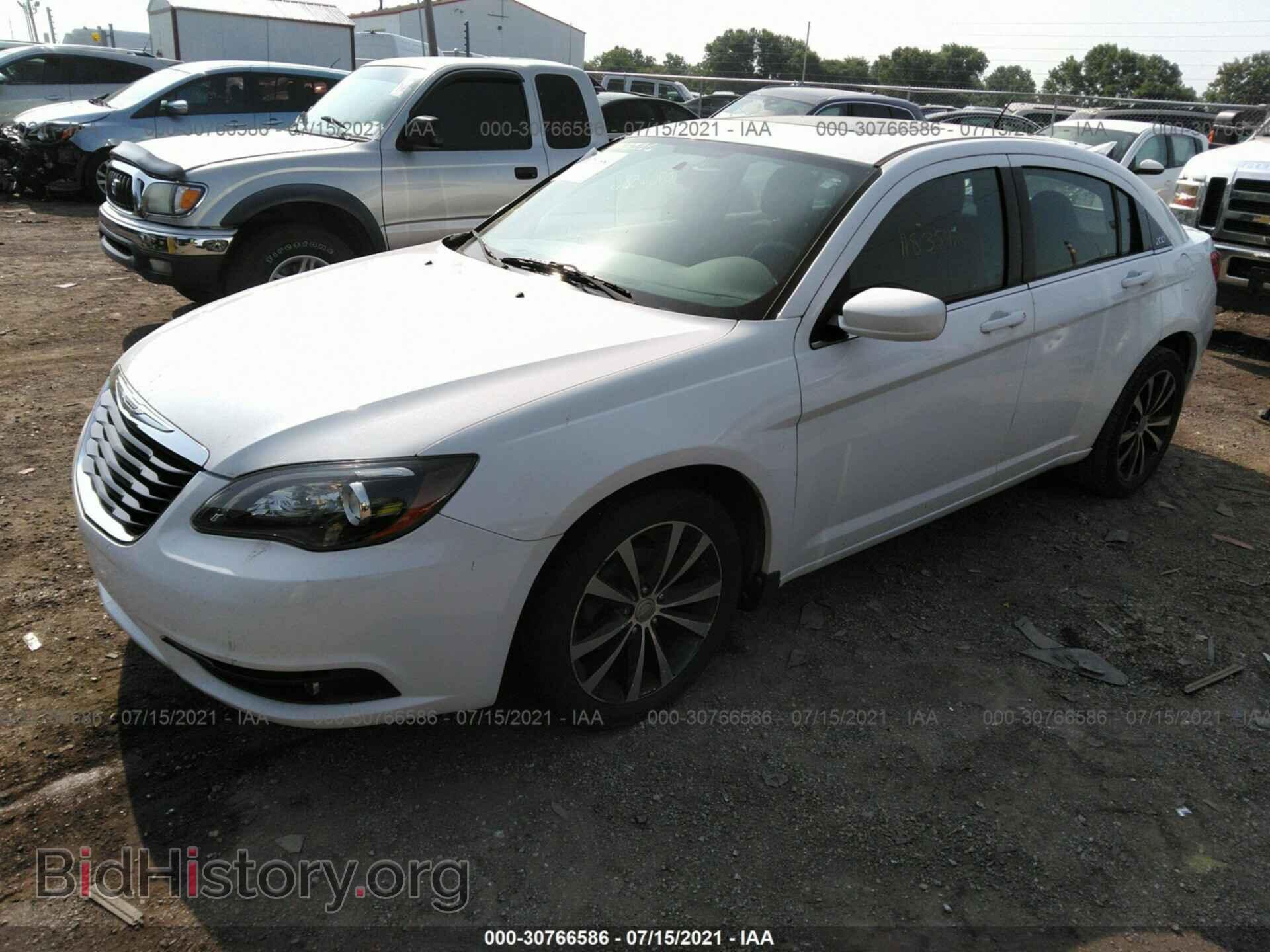 2013 CHRYSLER 200 - VIN: 1C3CCBBG3DN728242 - Photo 2