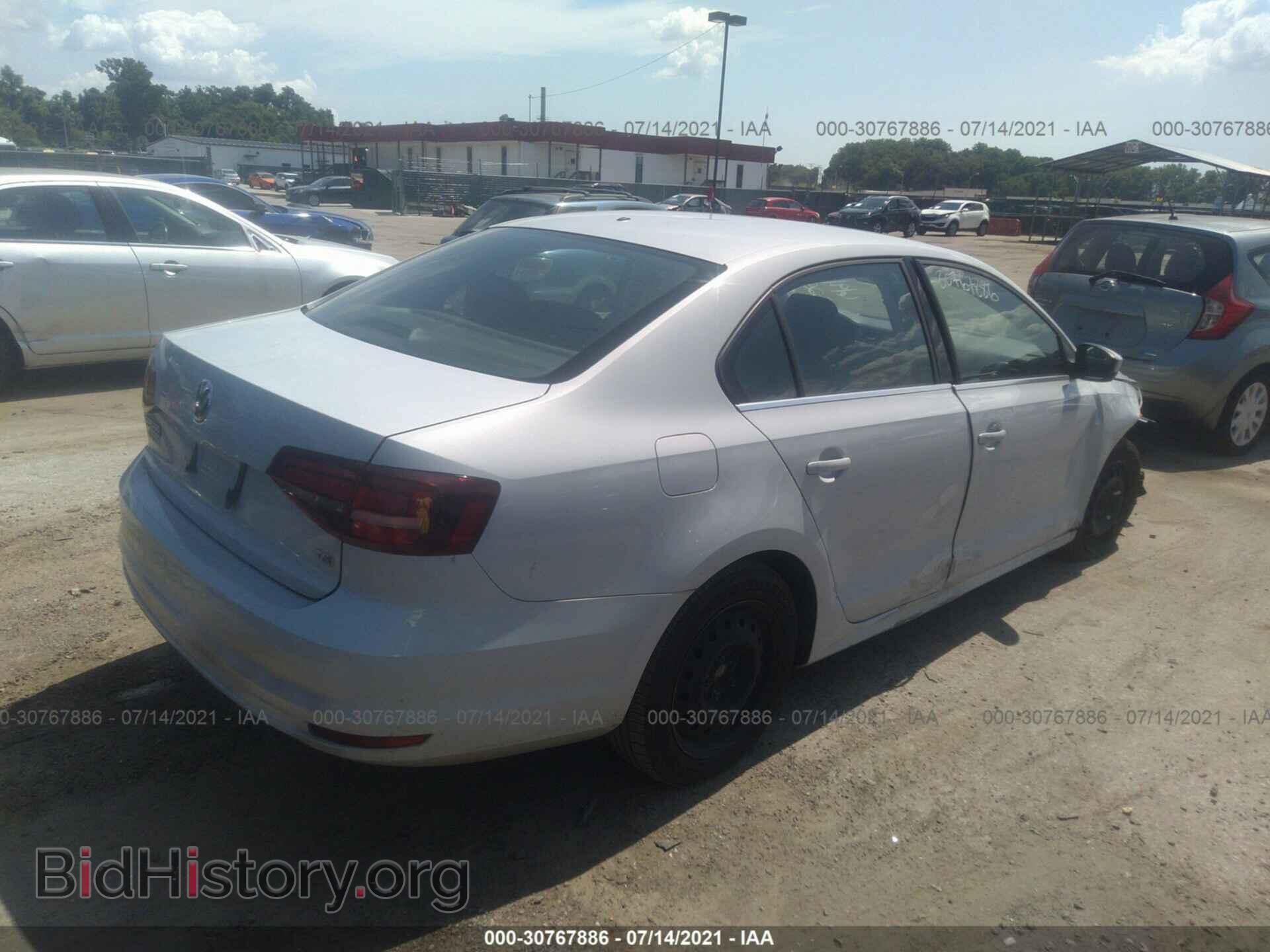 2017 VOLKSWAGEN JETTA - VIN: 3VW2B7AJ8HM329053 - Фото 4