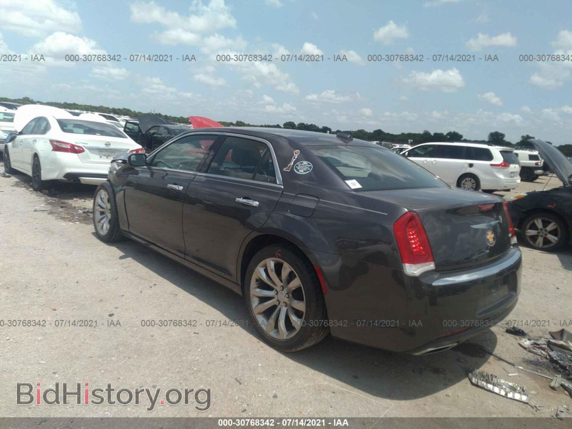 2019 CHRYSLER 300 - VIN: 2C3CCAEG9KH538795 - Фото 3