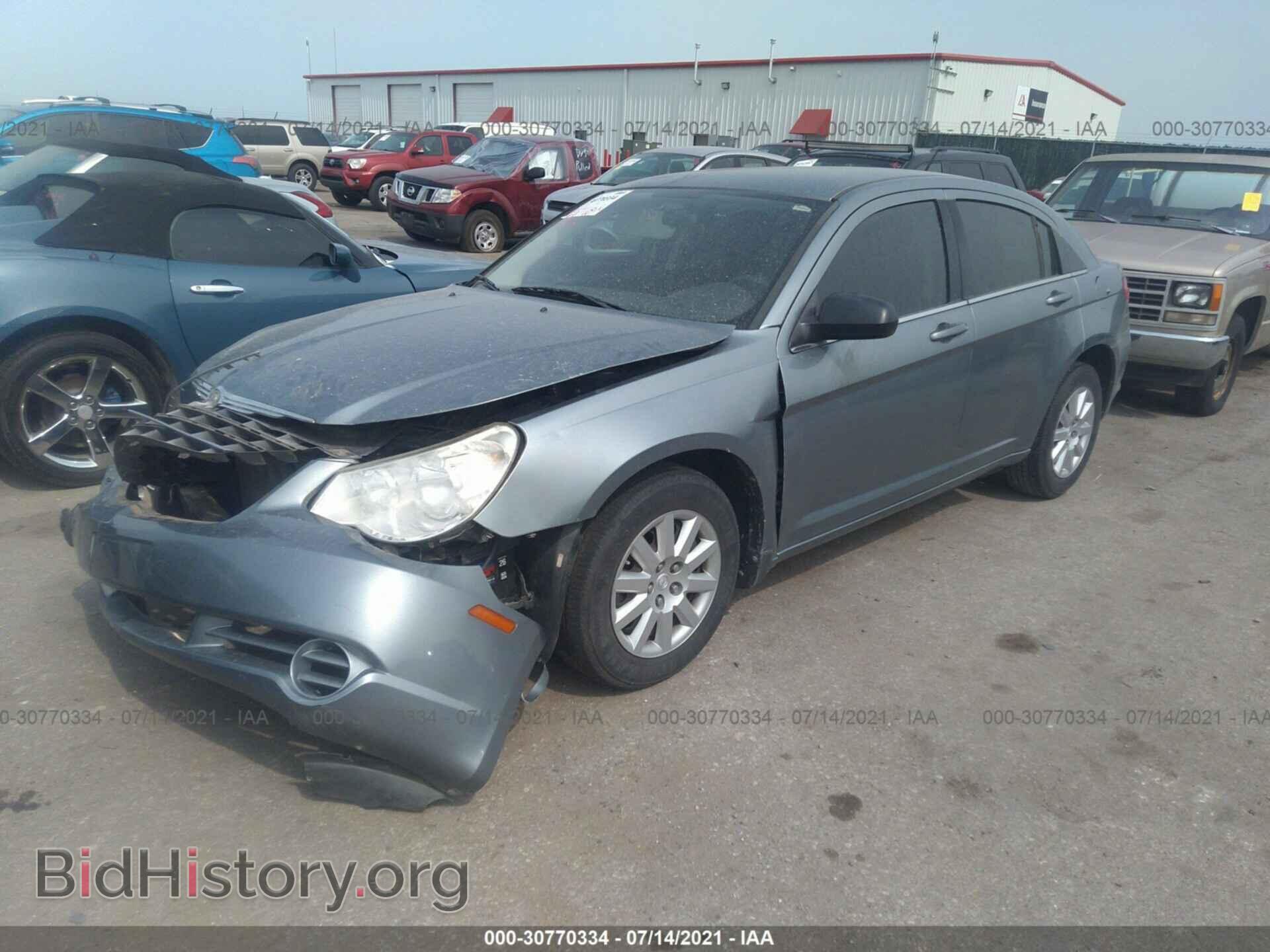 2010 CHRYSLER SEBRING - VIN: 1C3CC4FB7AN127082 - Фото 2