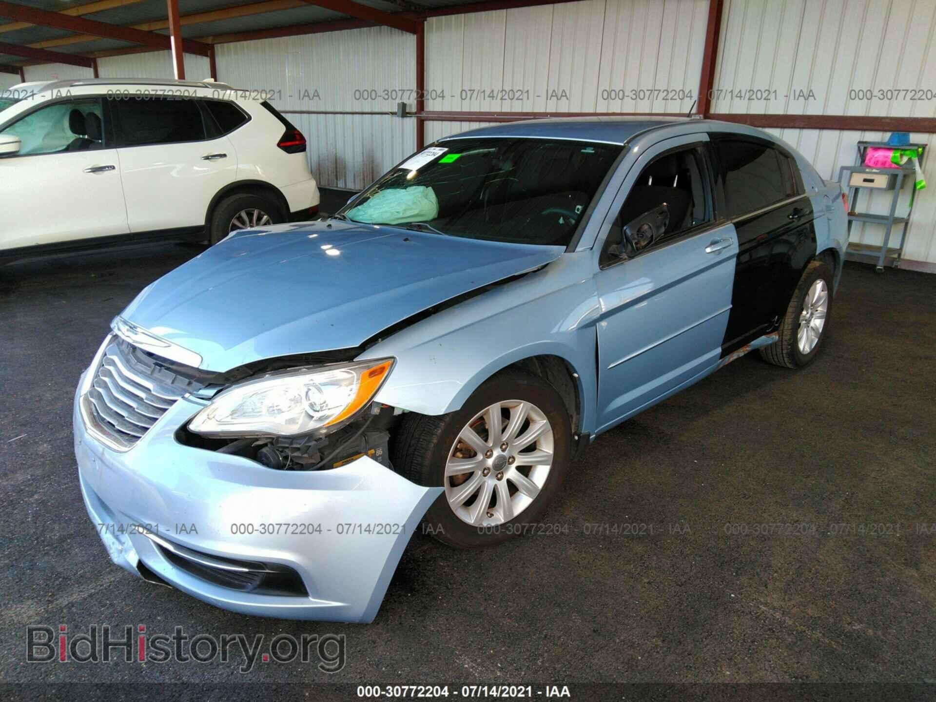 2013 CHRYSLER 200 - VIN: 1C3CCBBB8DN606061 - Photo 2