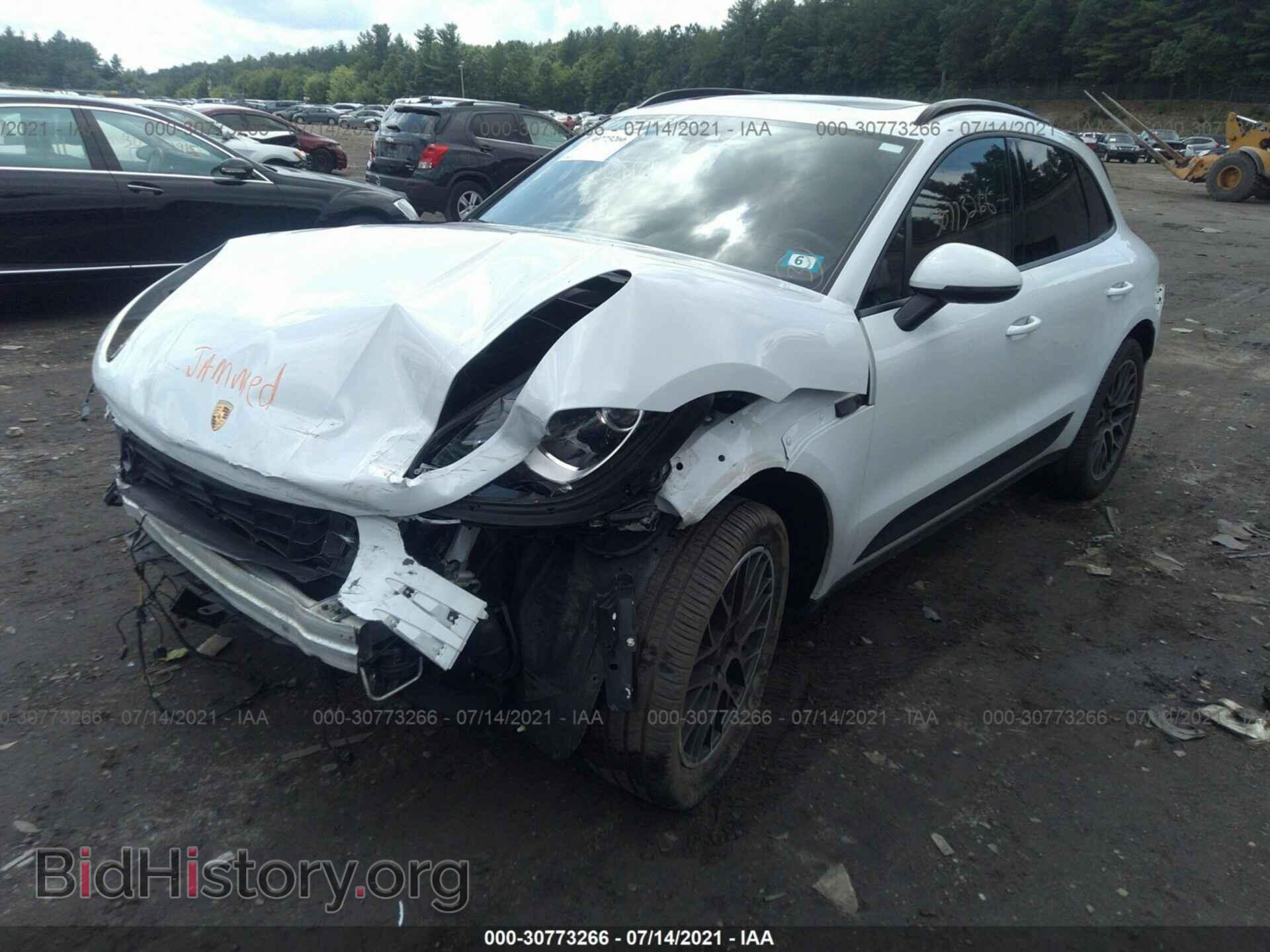 2017 PORSCHE MACAN - VIN: WP1AA2A55HLB82584 - Photo 2