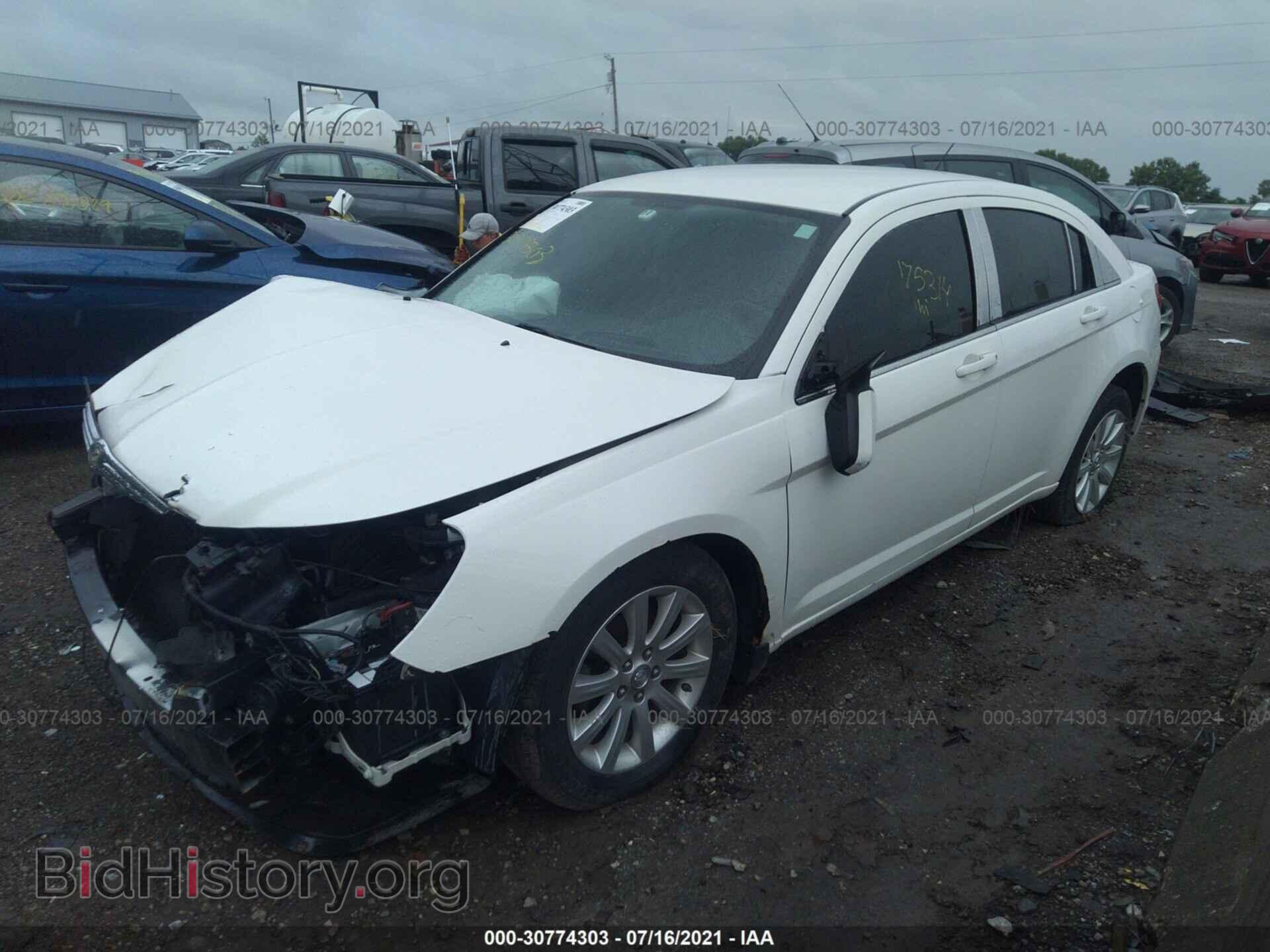 2010 CHRYSLER SEBRING - VIN: 1C3CC5FB0AN212710 - Фото 2