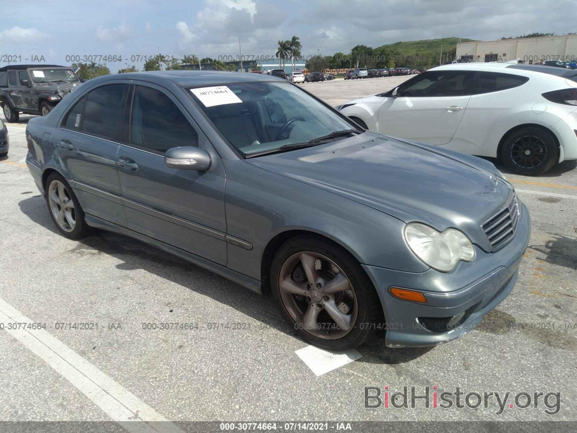 Photo WDBRF52H56A851637 - MERCEDES-BENZ C-CLASS 2006