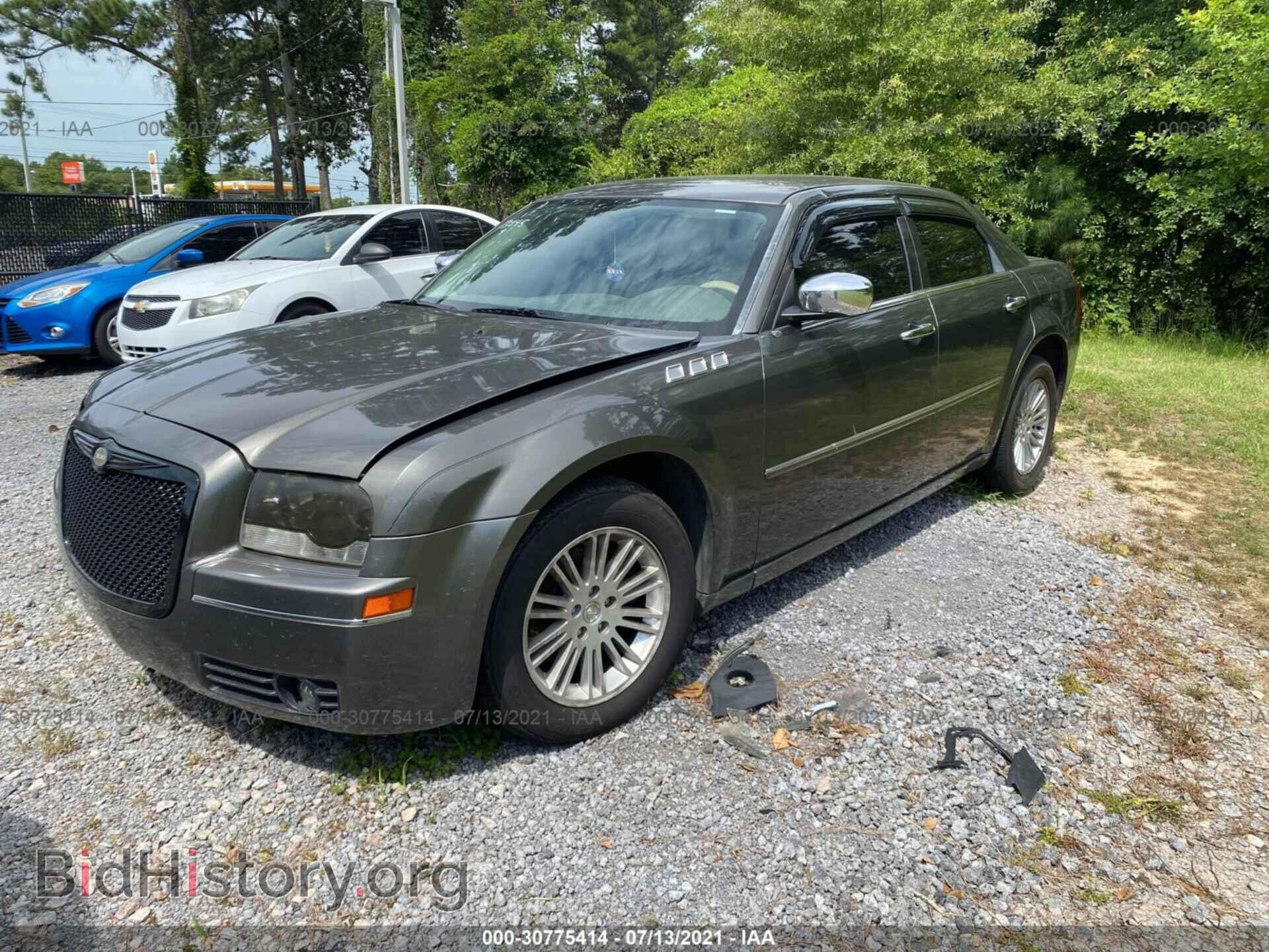 2010 CHRYSLER 300 - VIN: 2C3CA5CV5AH225515 - Фото 2