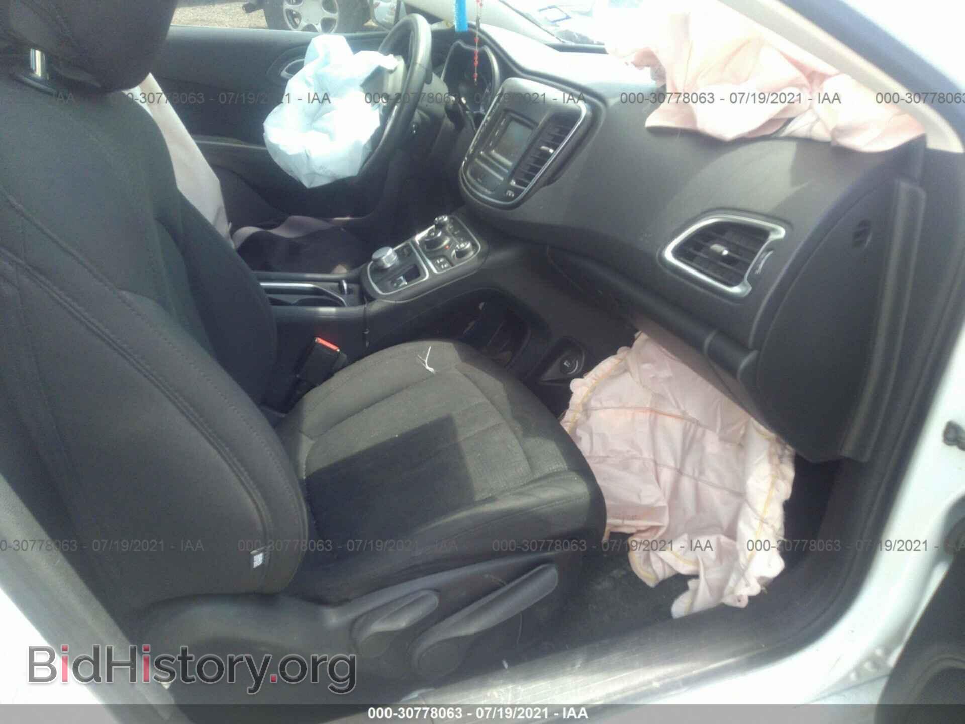 2016 CHRYSLER 200 - VIN: 1C3CCCAB1GN117447 - Фото 5