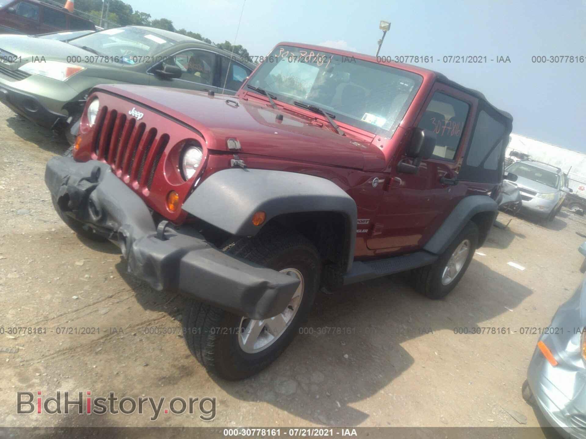 2011 JEEP WRANGLER - VIN: 1J4AA2D12BL566642 - Фото 2