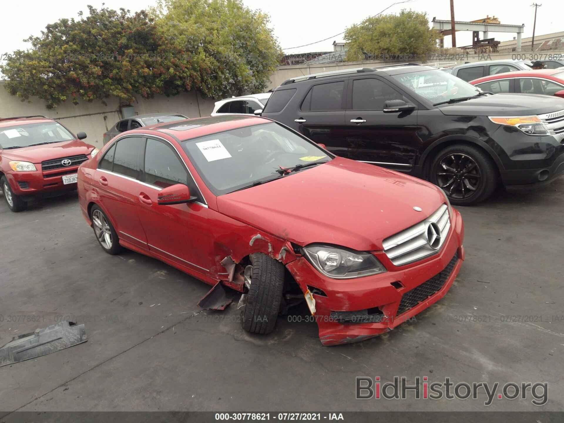 Photo WDDGF4HB7DR274880 - MERCEDES-BENZ C-CLASS 2013