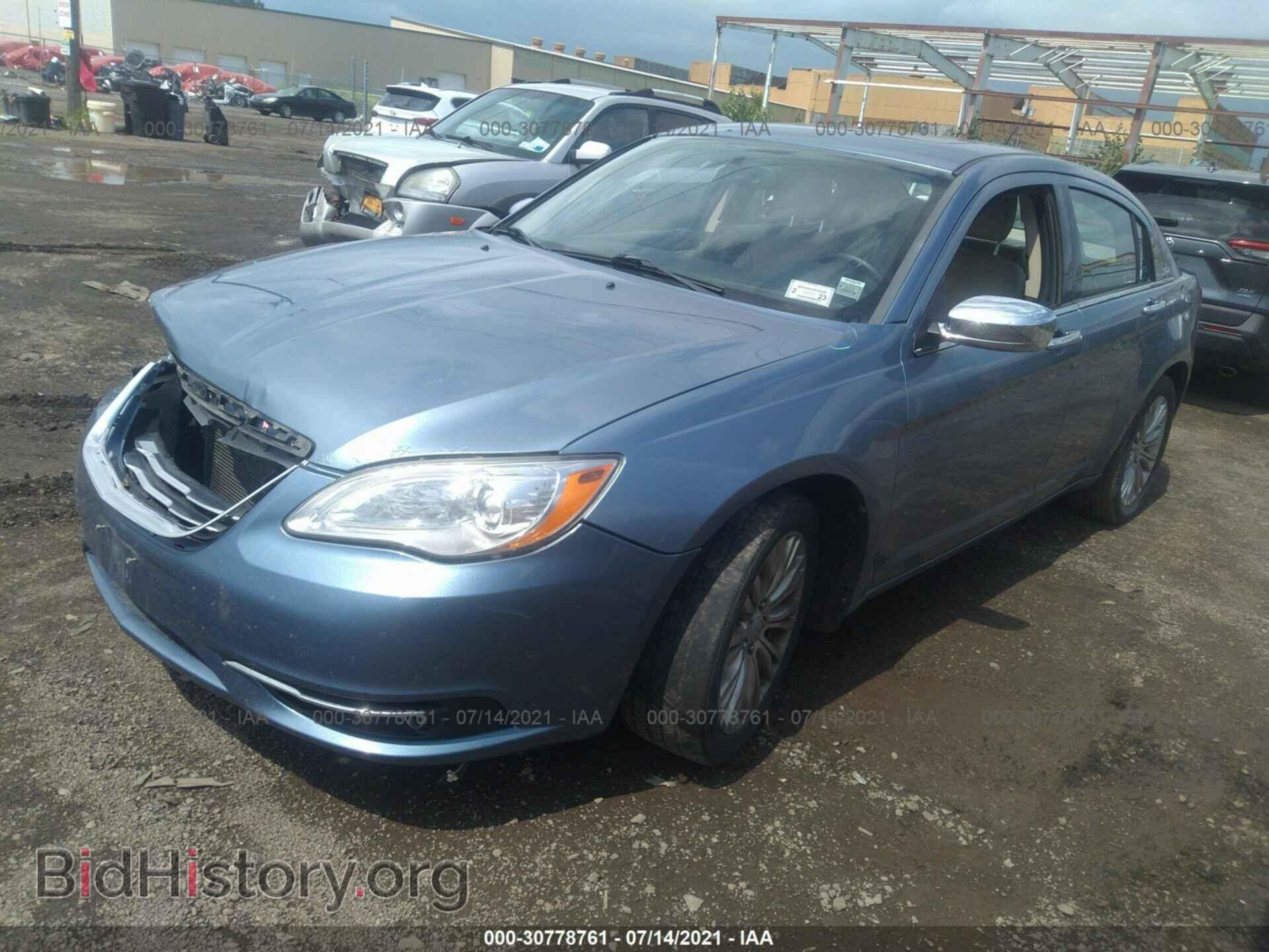2011 CHRYSLER 200 - VIN: 1C3BC2FG2BN623114 - Фото 2