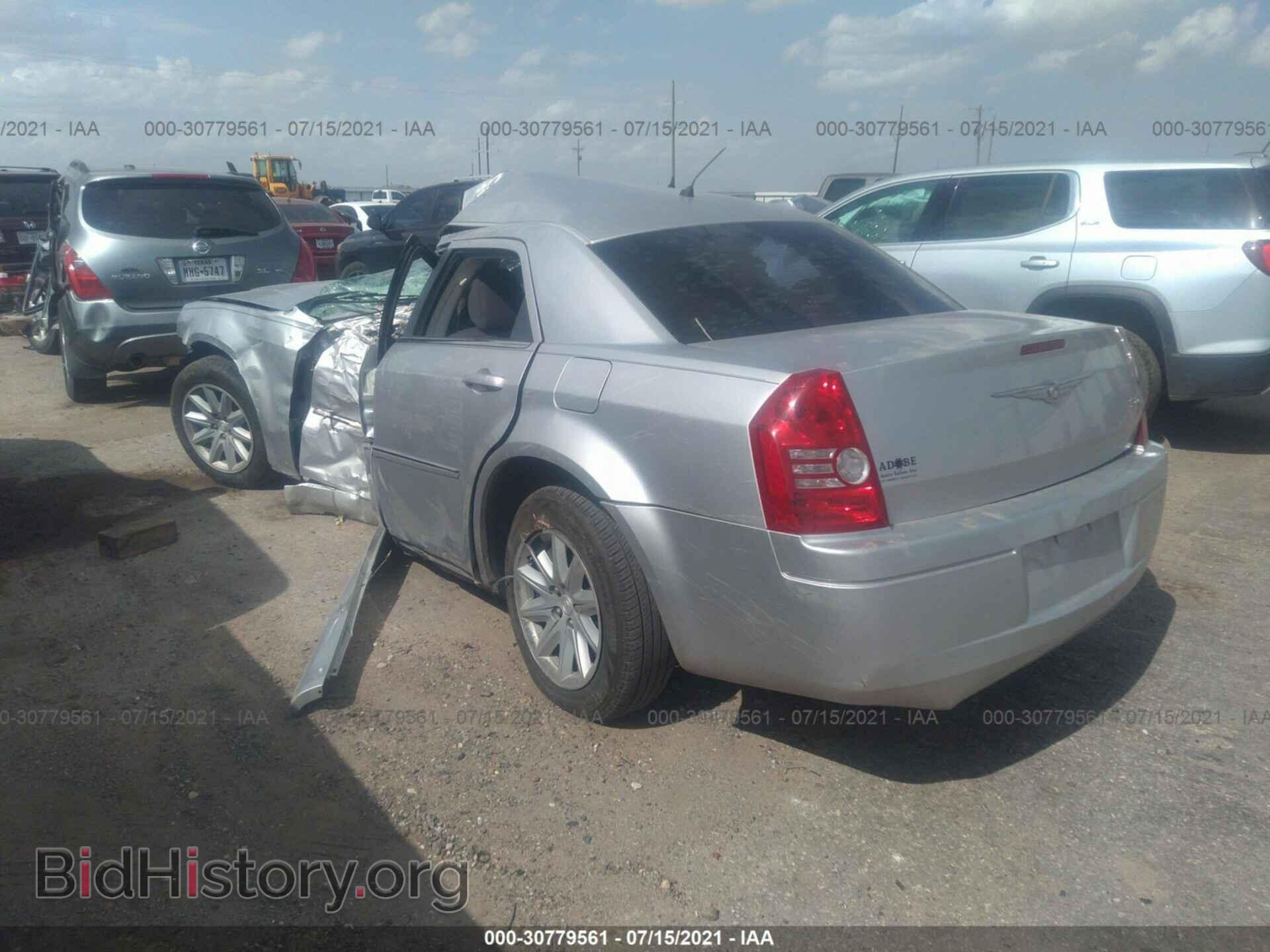 2008 CHRYSLER 300 - VIN: 2C3KA43R18H209475 - Фото 3