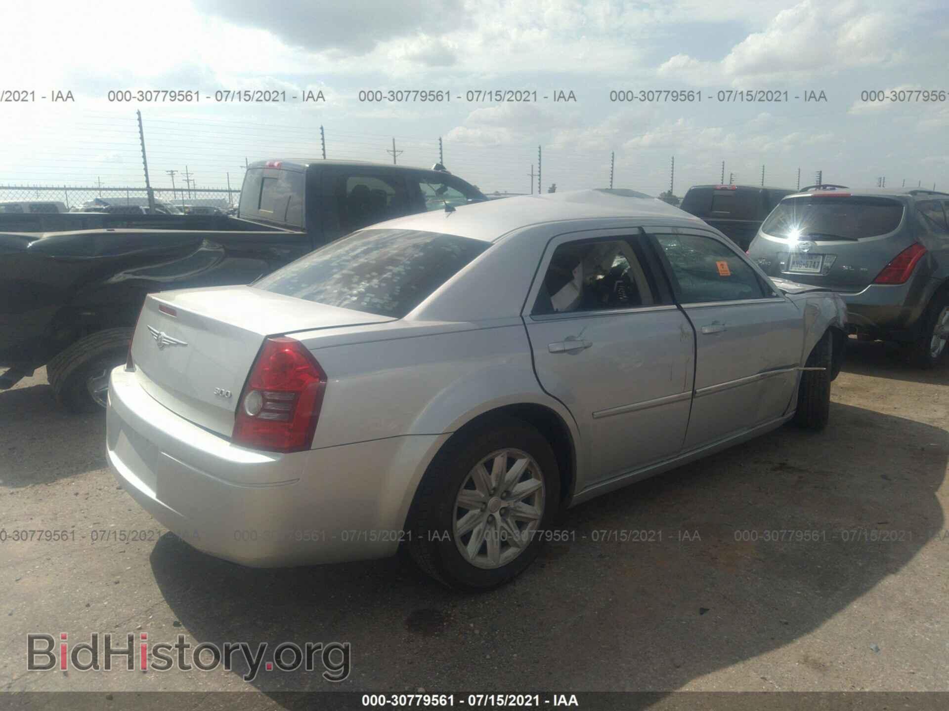 2008 CHRYSLER 300 - VIN: 2C3KA43R18H209475 - Фото 4