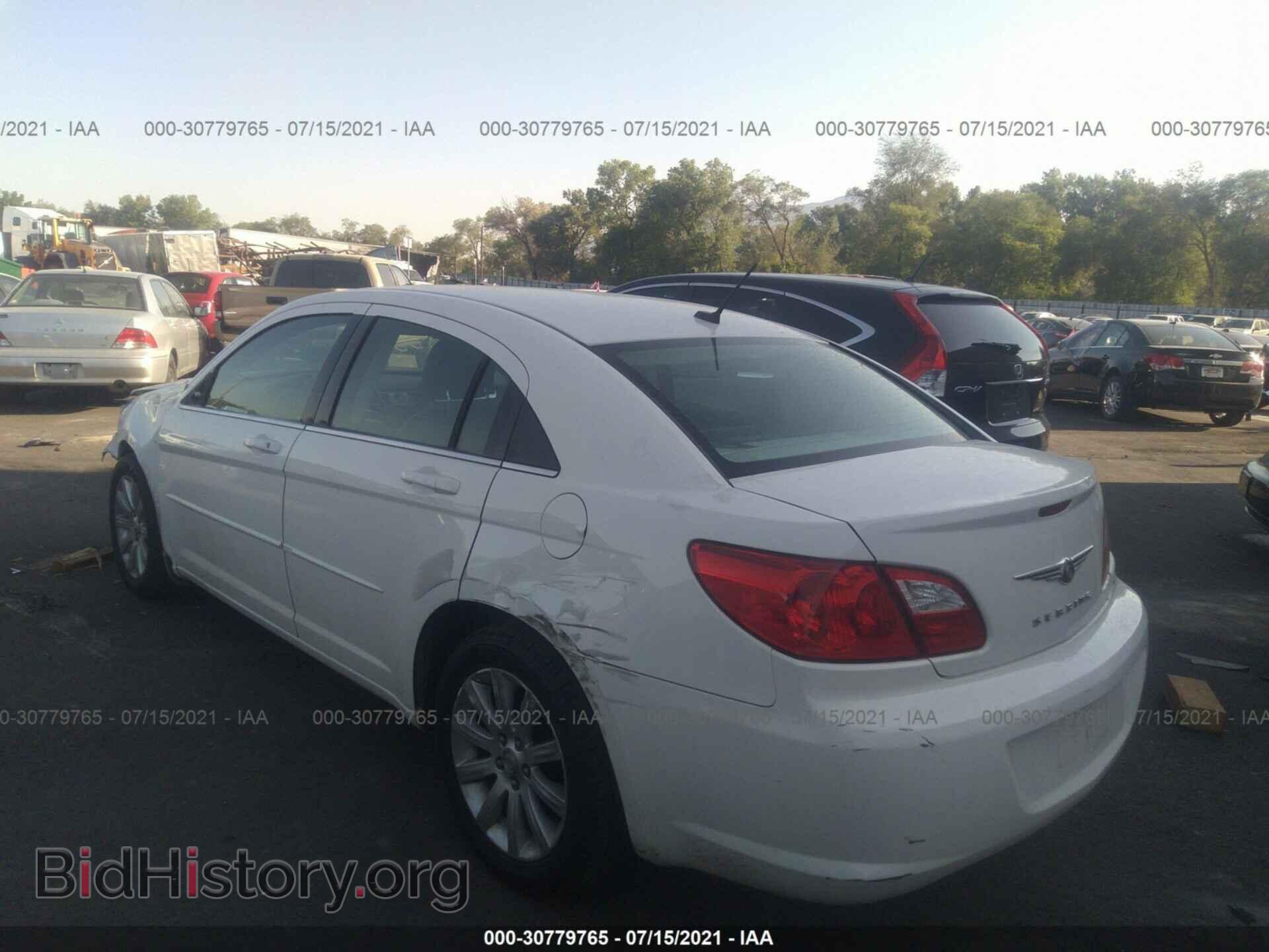 2010 CHRYSLER SEBRING - VIN: 1C3CC5FD6AN192268 - Фото 3