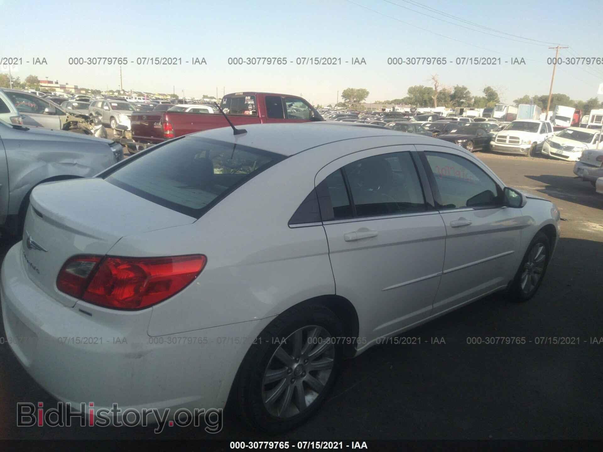 2010 CHRYSLER SEBRING - VIN: 1C3CC5FD6AN192268 - Фото 4