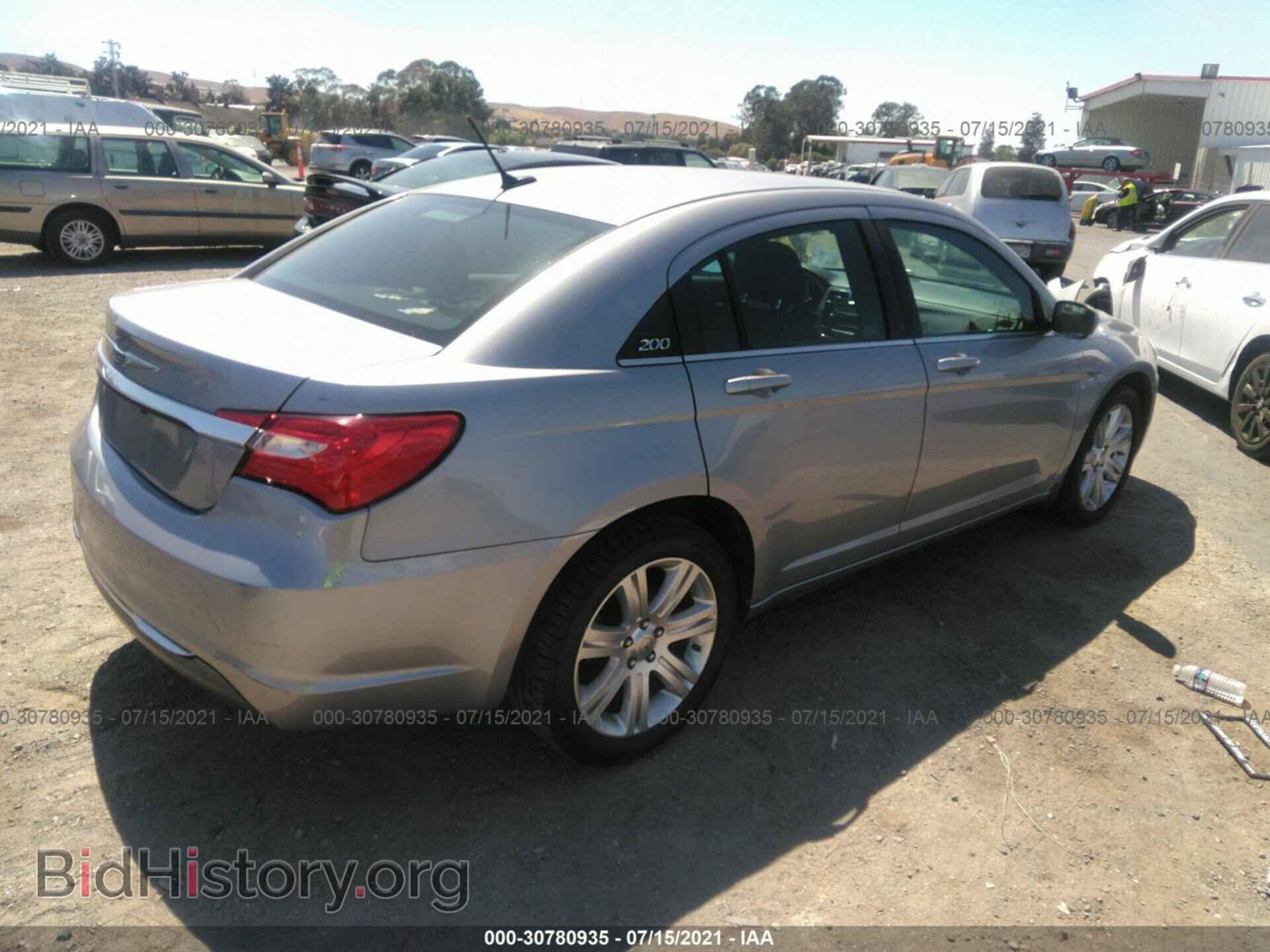 2013 CHRYSLER 200 - VIN: 1C3CCBAB1DN639906 - Фото 4