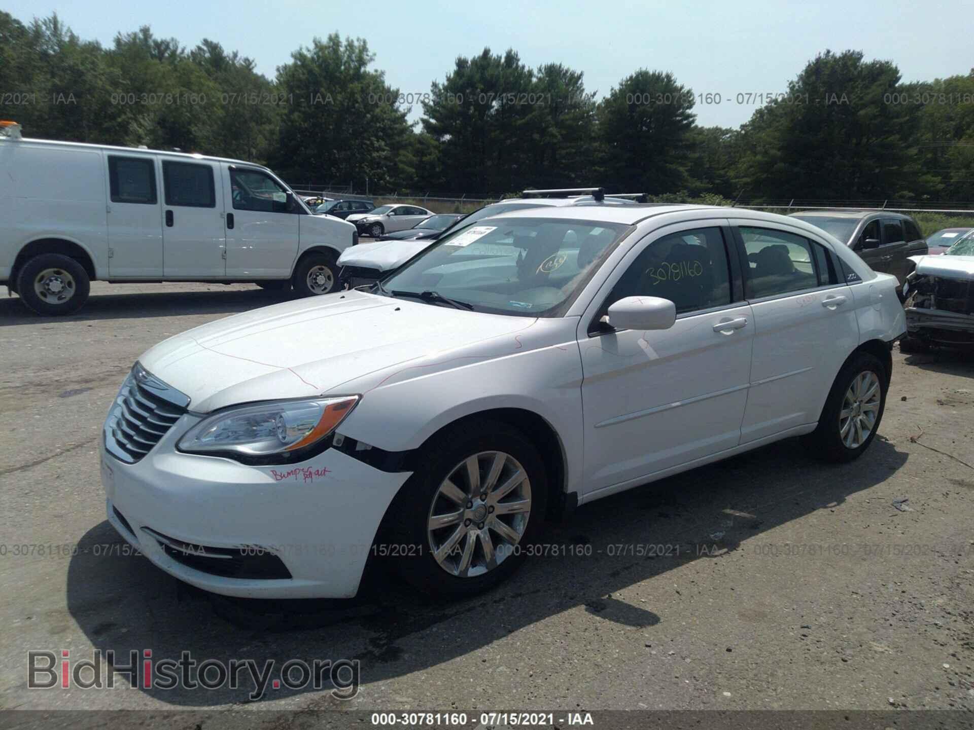 2013 CHRYSLER 200 - VIN: 1C3CCBBG7DN731855 - Фото 2