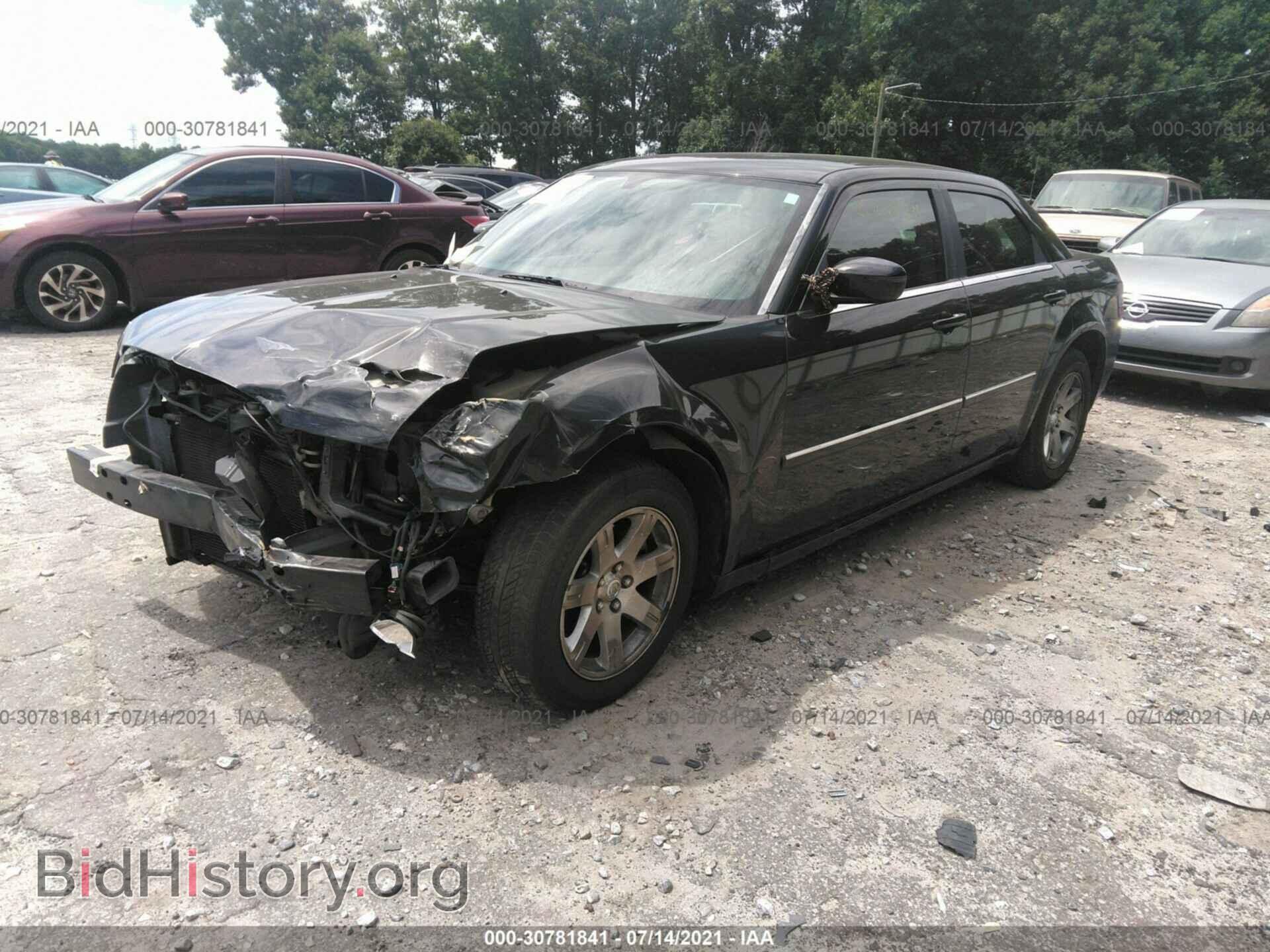 2006 CHRYSLER 300 - VIN: 2C3KA53G86H125168 - Фото 2