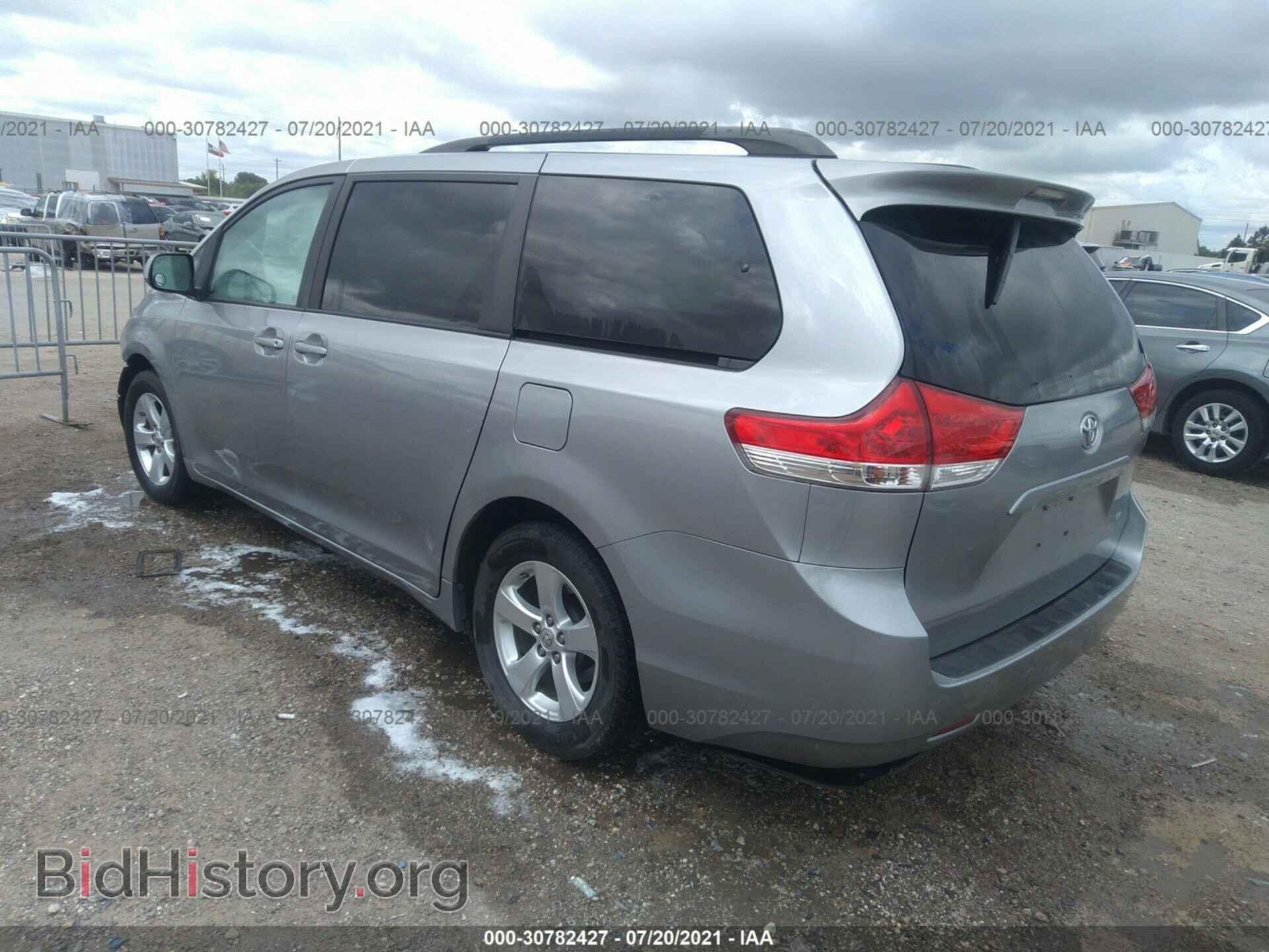 2013 TOYOTA SIENNA - VIN: 5TDKK3DCXDS335780 - Фото 3