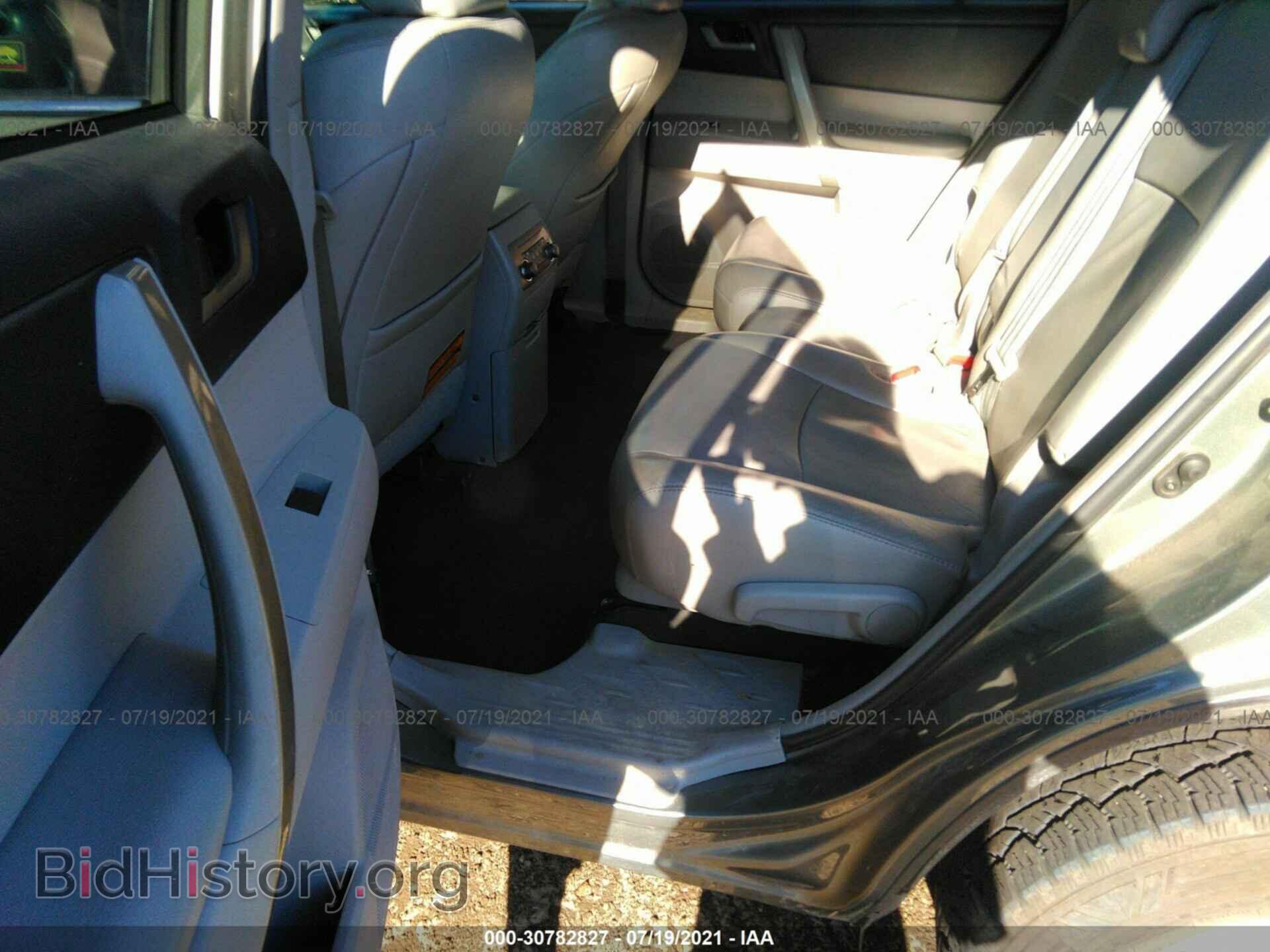 2011 TOYOTA HIGHLANDER - VIN: 5TDBK3EH0BS048570 - Фото 8