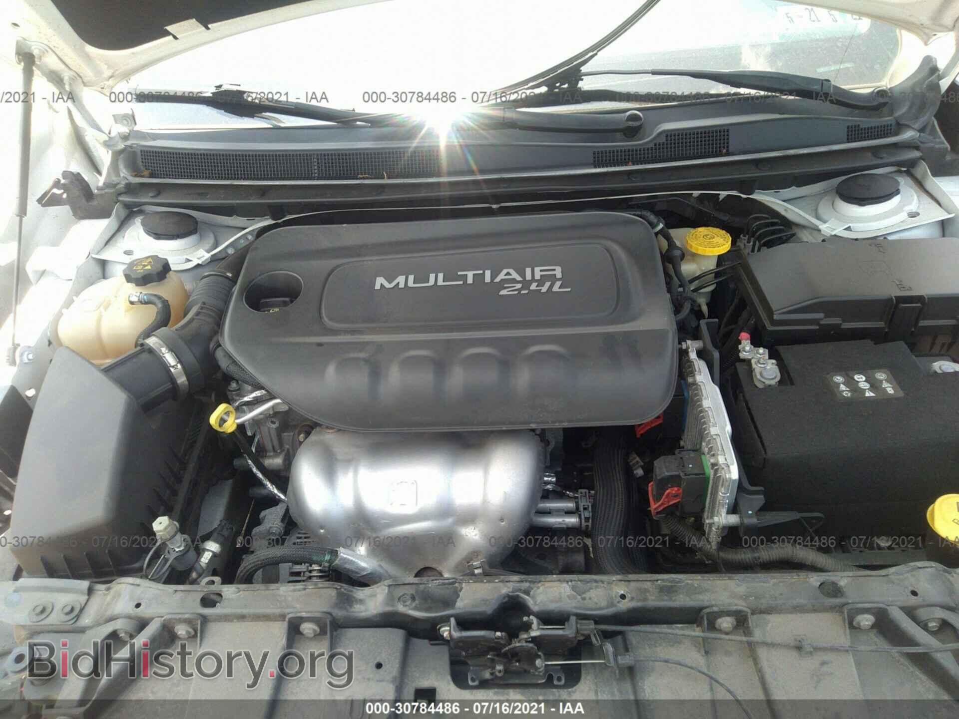 2015 CHRYSLER 200 - VIN: 1C3CCCAB5FN732100 - Фото 10