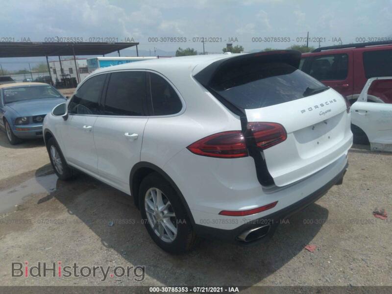 2018 Porsche CAYENNE (VIN WP1AA2A20JKA07645) — photo 3 of 12