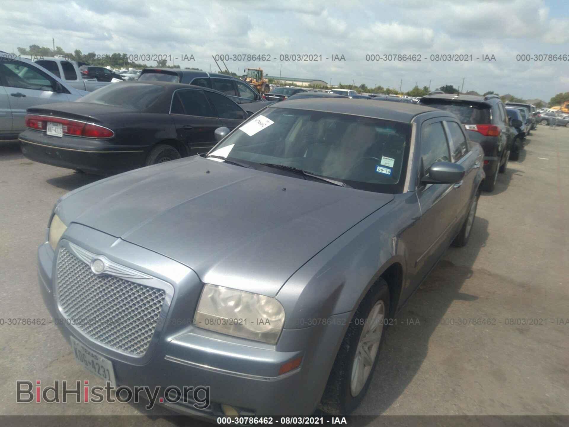 2006 CHRYSLER 300 - VIN: 2C3KA53G56H294483 - Фото 2