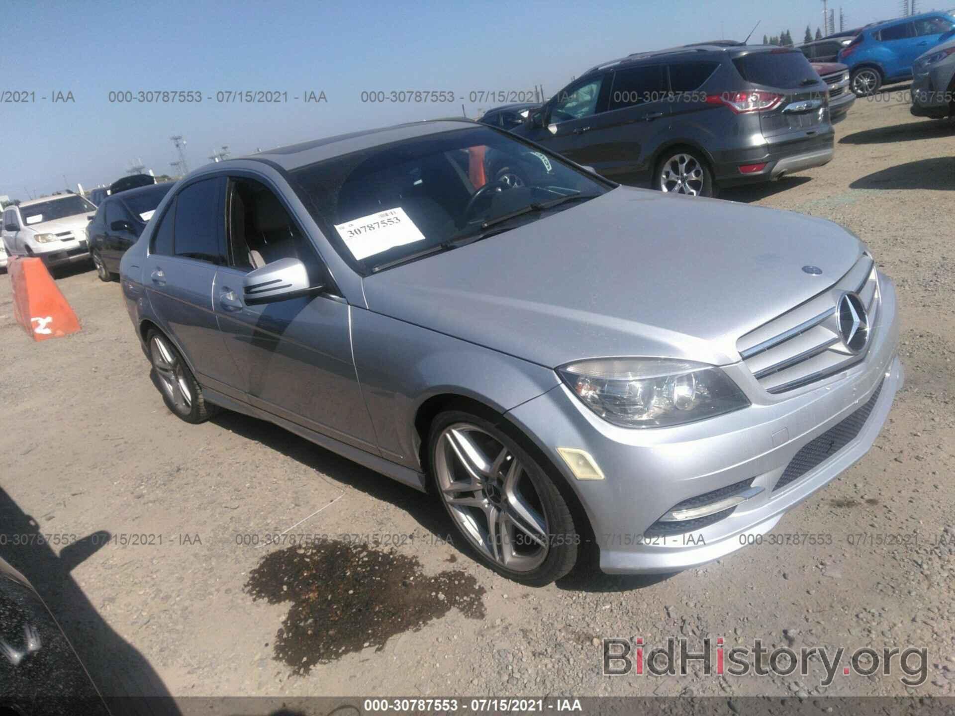 Photo WDDGF5EB2BR156128 - MERCEDES-BENZ C-CLASS 2011