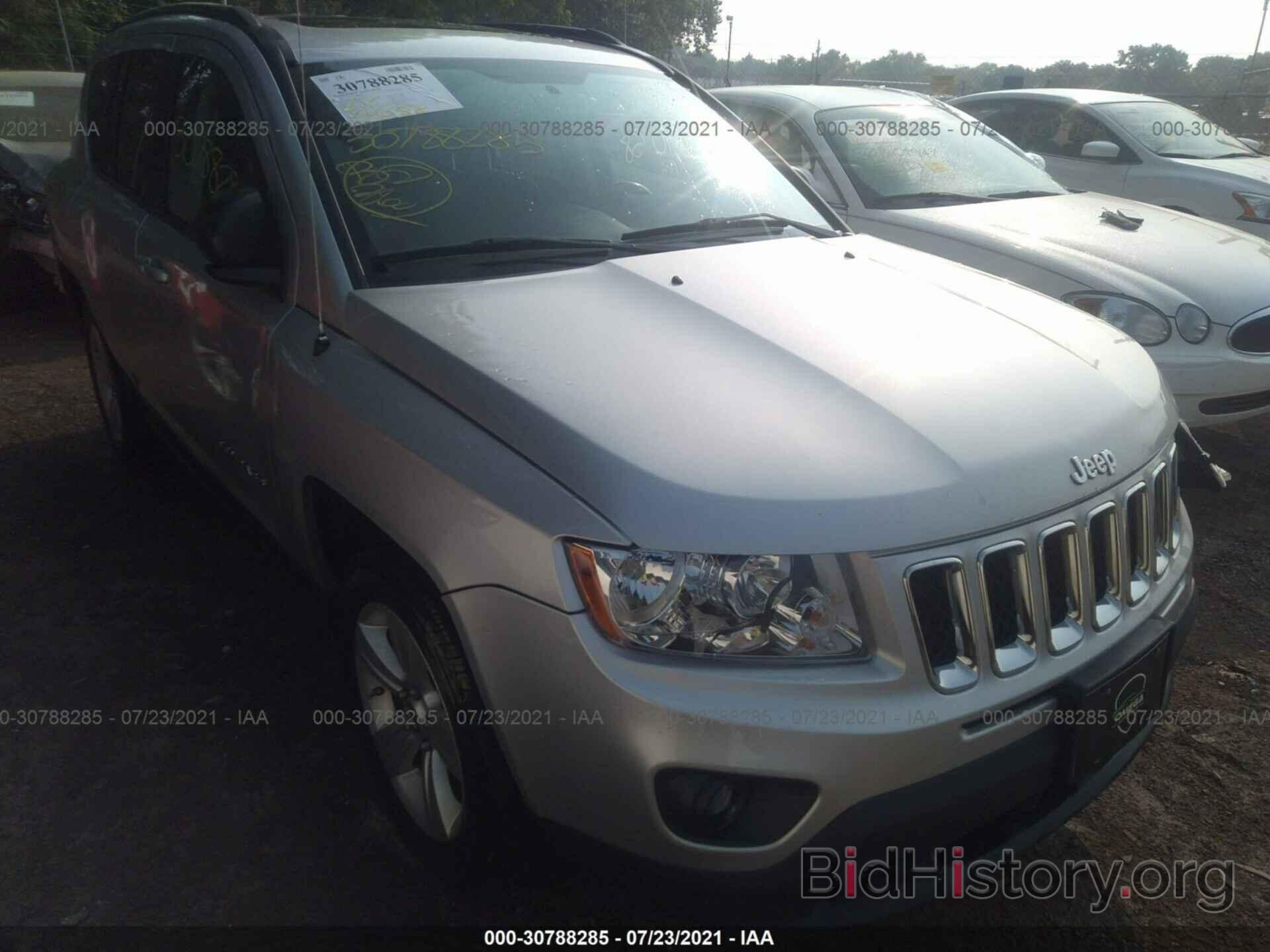 Photo 1J4NF1FB4BD279171 - JEEP COMPASS 2011