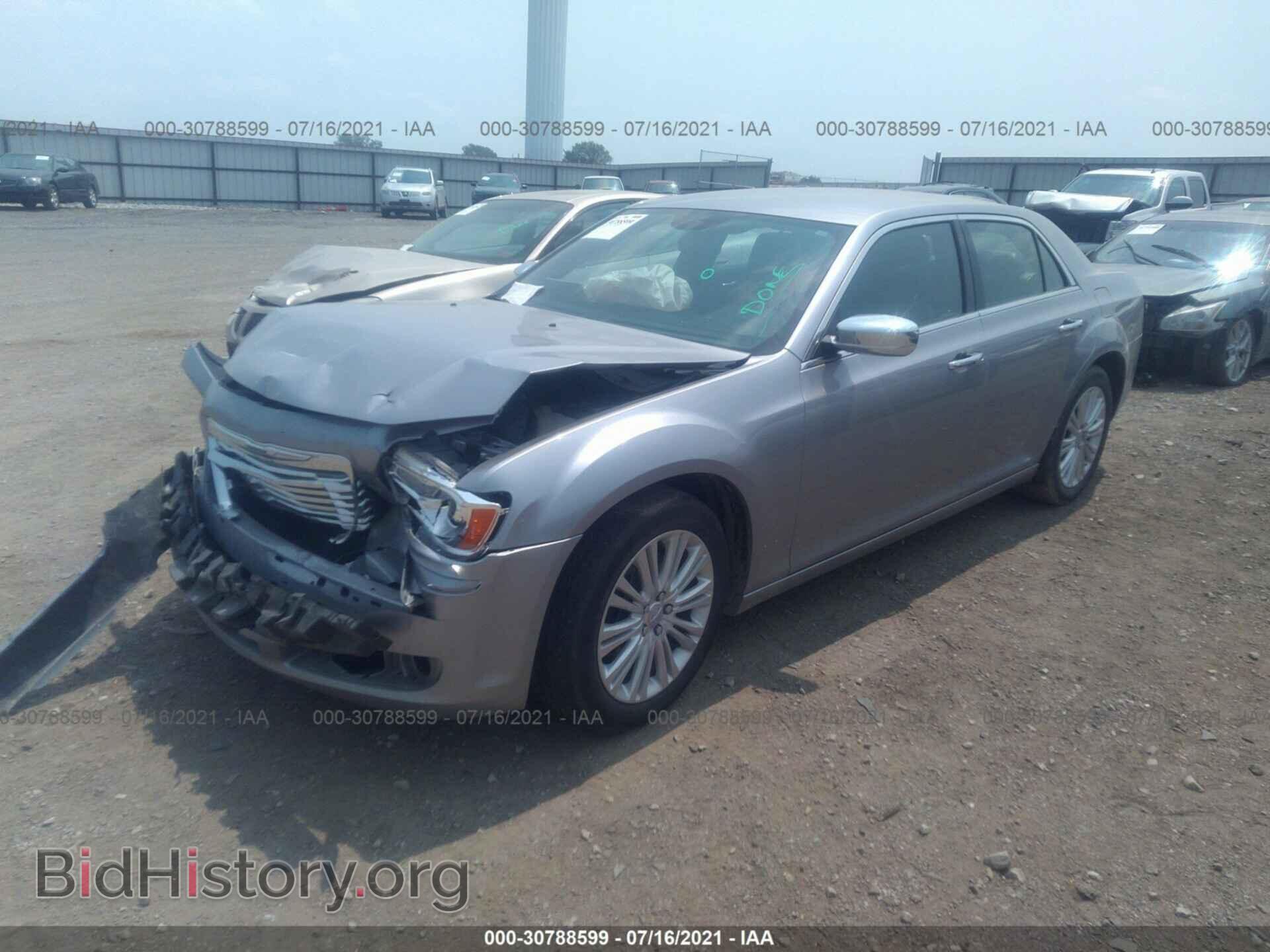2013 CHRYSLER 300 - VIN: 2C3CCAKGXDH683142 - Фото 2