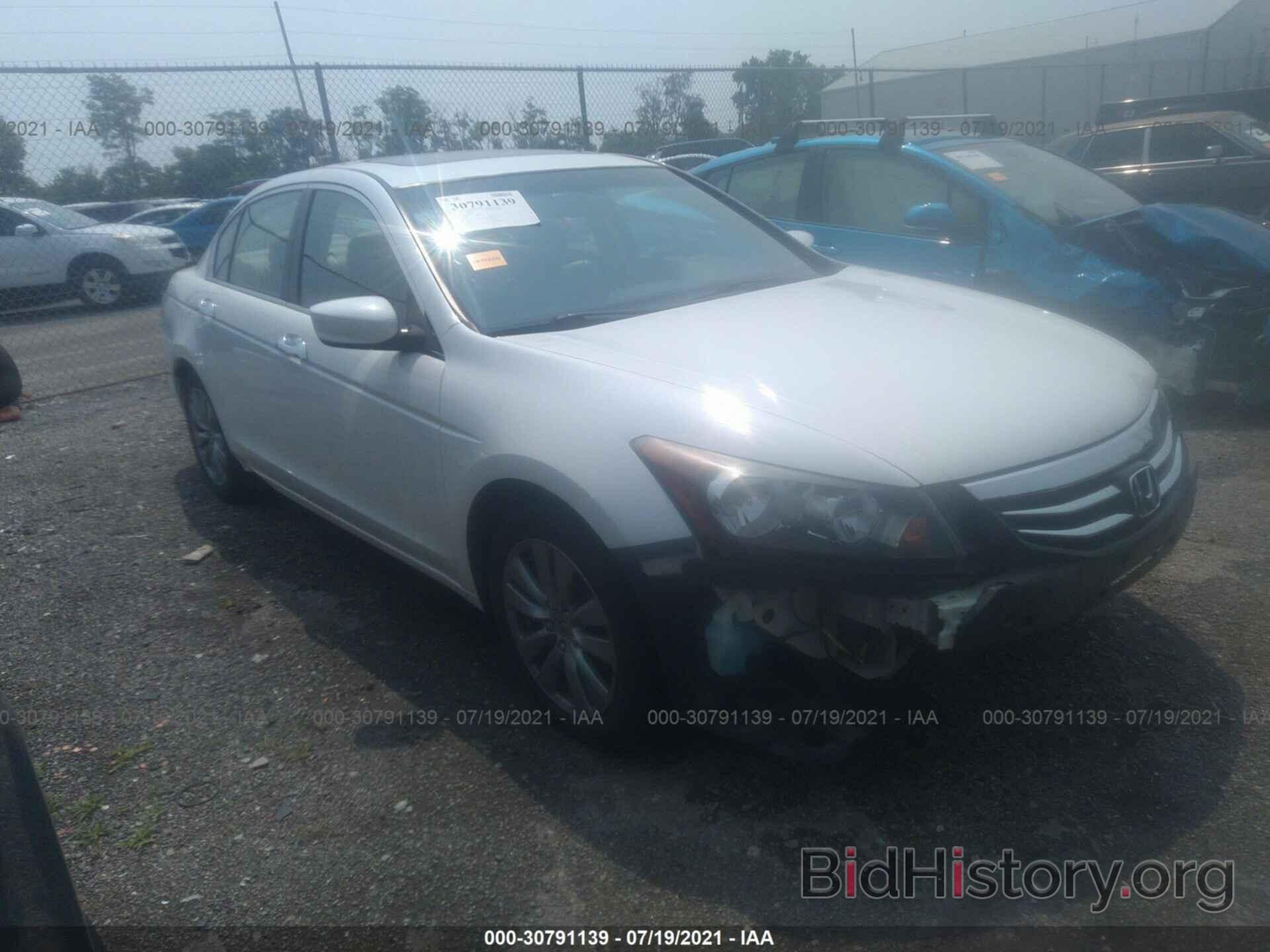 Photo 1HGCP3F83CA027524 - HONDA ACCORD SDN 2012