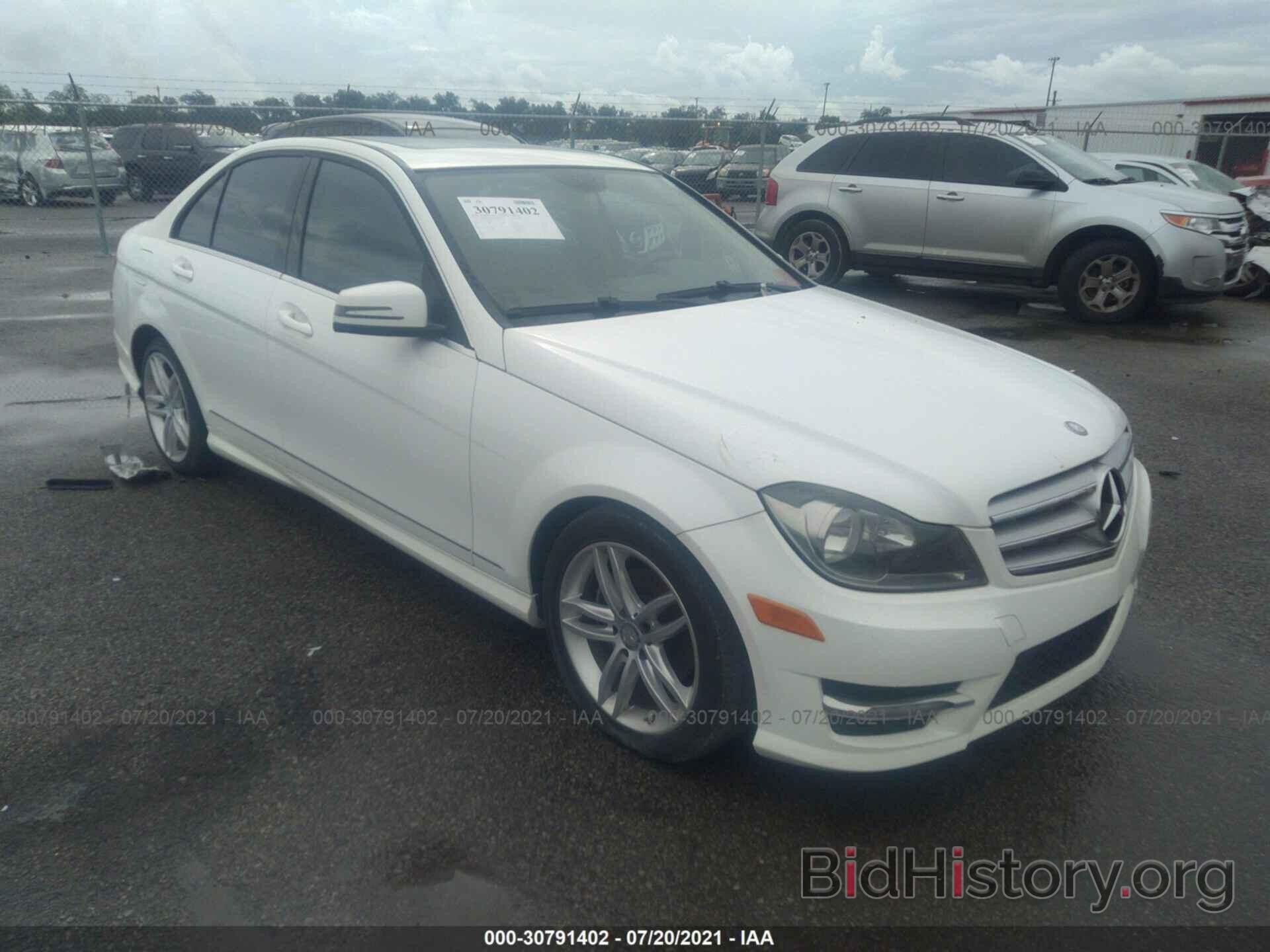 Photo WDDGF4HBXDR266126 - MERCEDES-BENZ C-CLASS 2013