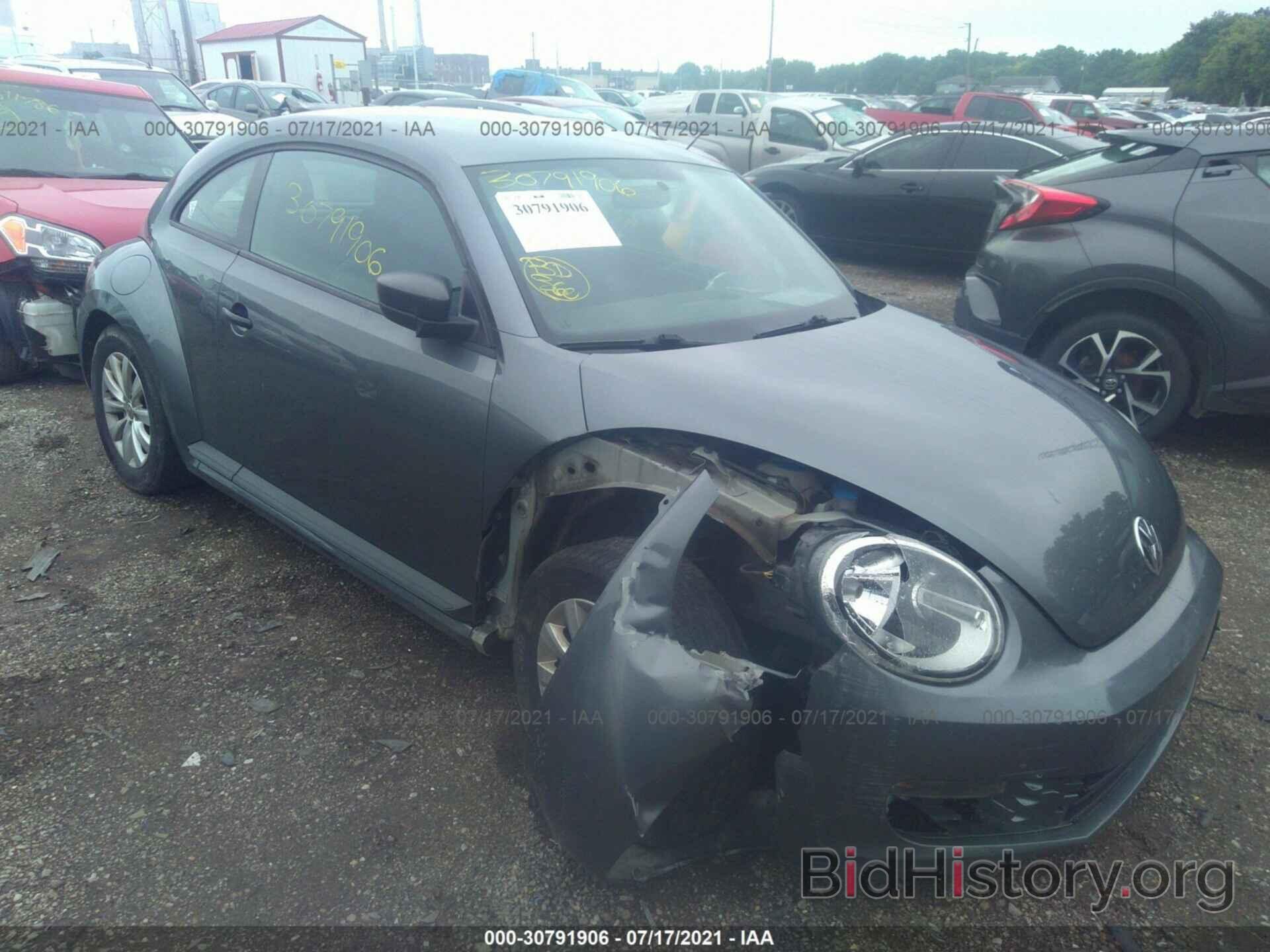 Photo 3VWFP7AT0EM628858 - VOLKSWAGEN BEETLE COUPE 2014