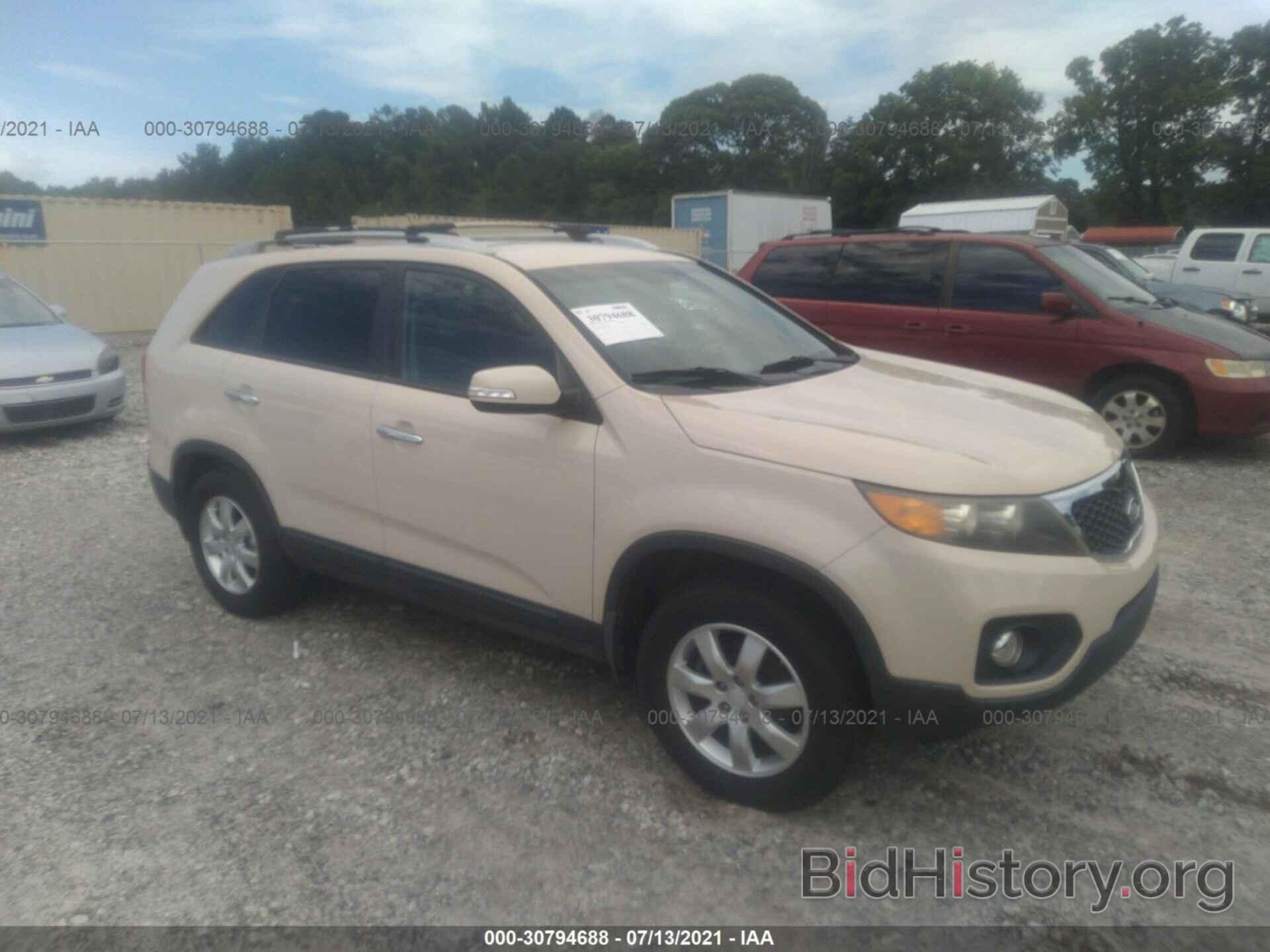 Photo 5XYKT4A14BG169093 - KIA SORENTO 2011