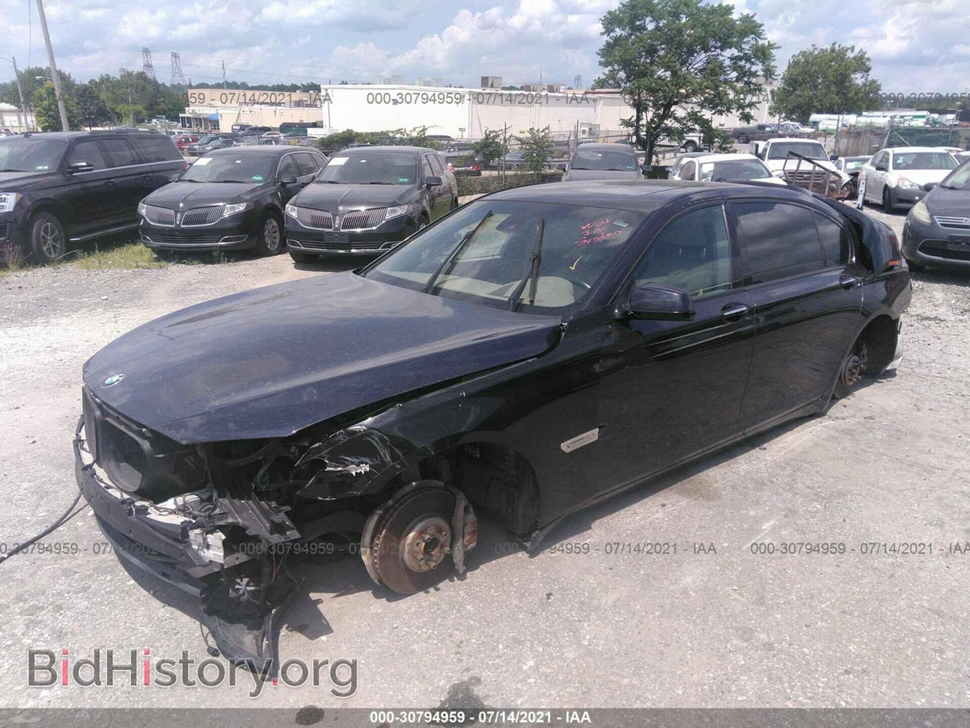 2012 BMW 7 SERIES - VIN: WBAKB8C56CC852409 - Фото 2