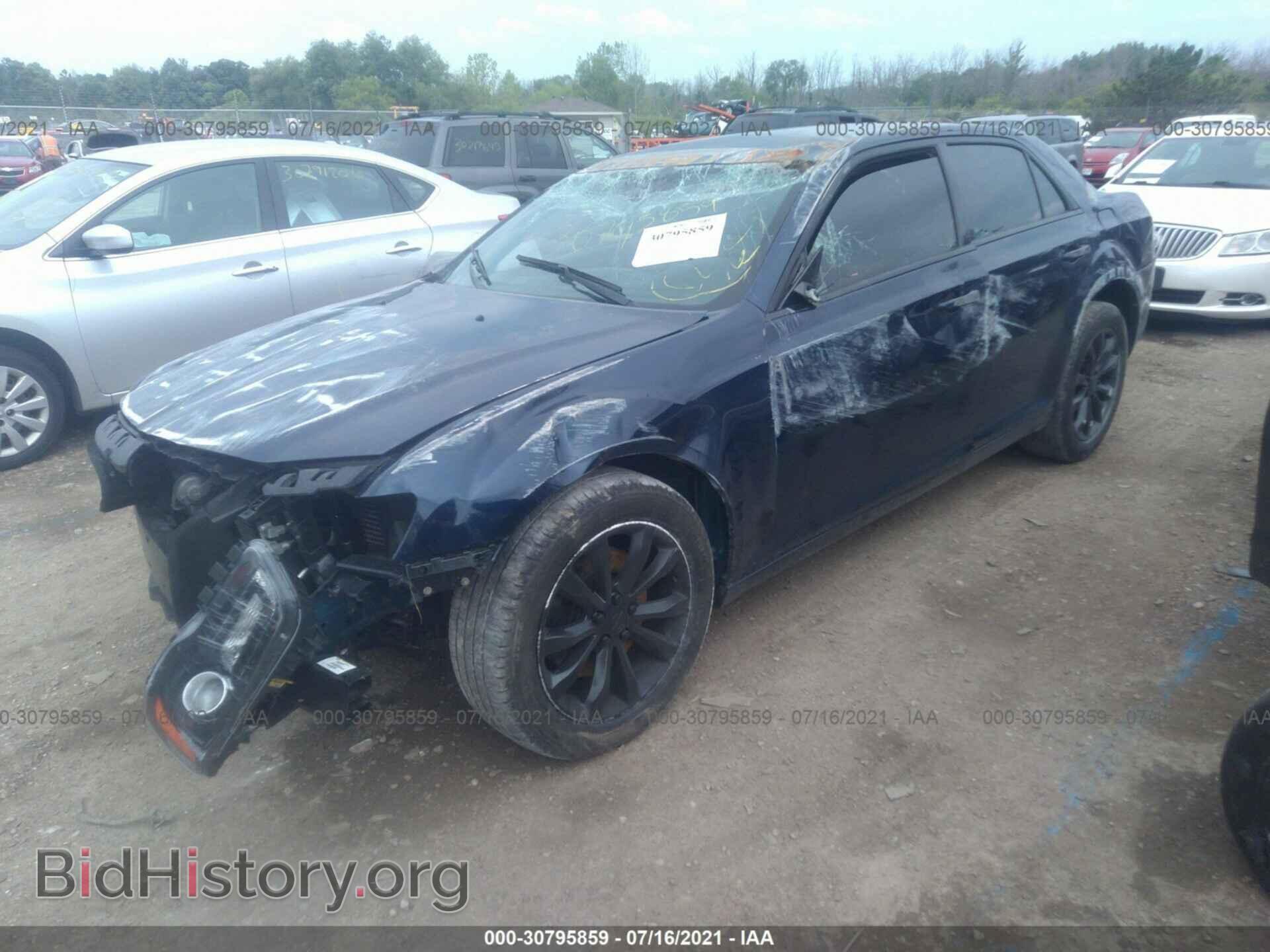 2014 CHRYSLER 300 - VIN: 2C3CCAGG3EH378205 - Фото 2