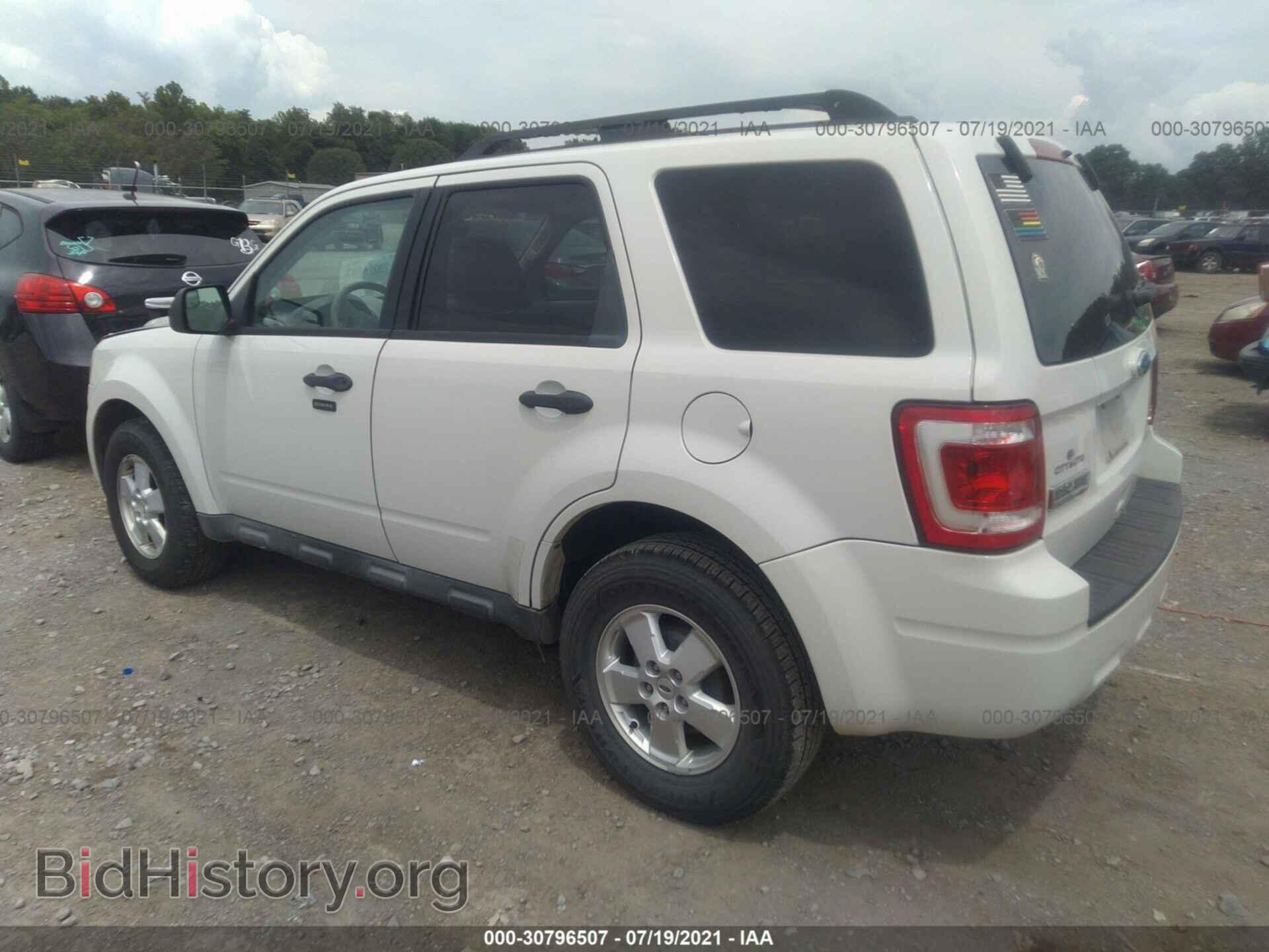 2011 FORD ESCAPE - VIN: 1FMCU0DG5BKA33894 - Фото 3