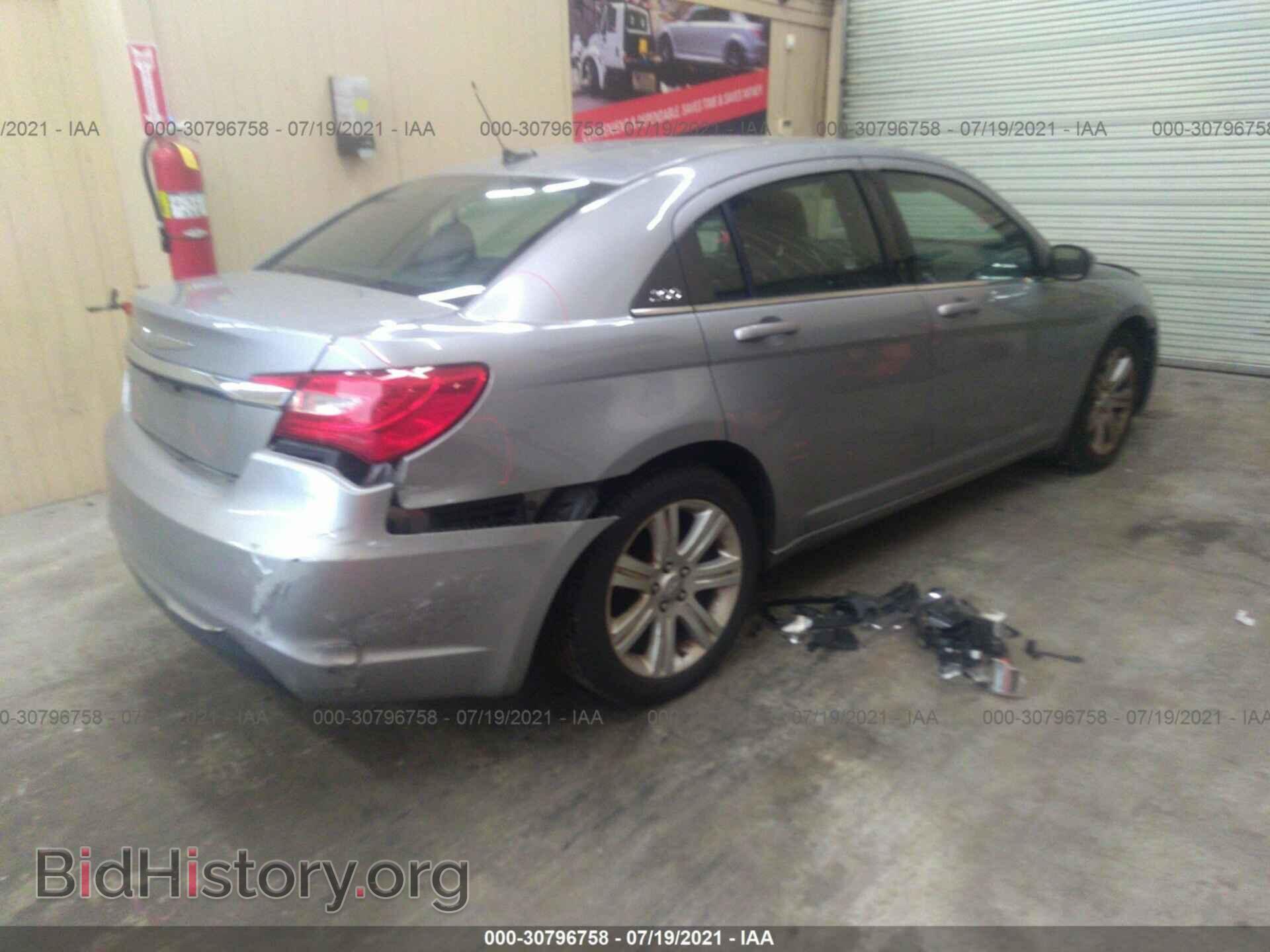 2013 CHRYSLER 200 - VIN: 1C3CCBAB0DN669284 - Фото 4