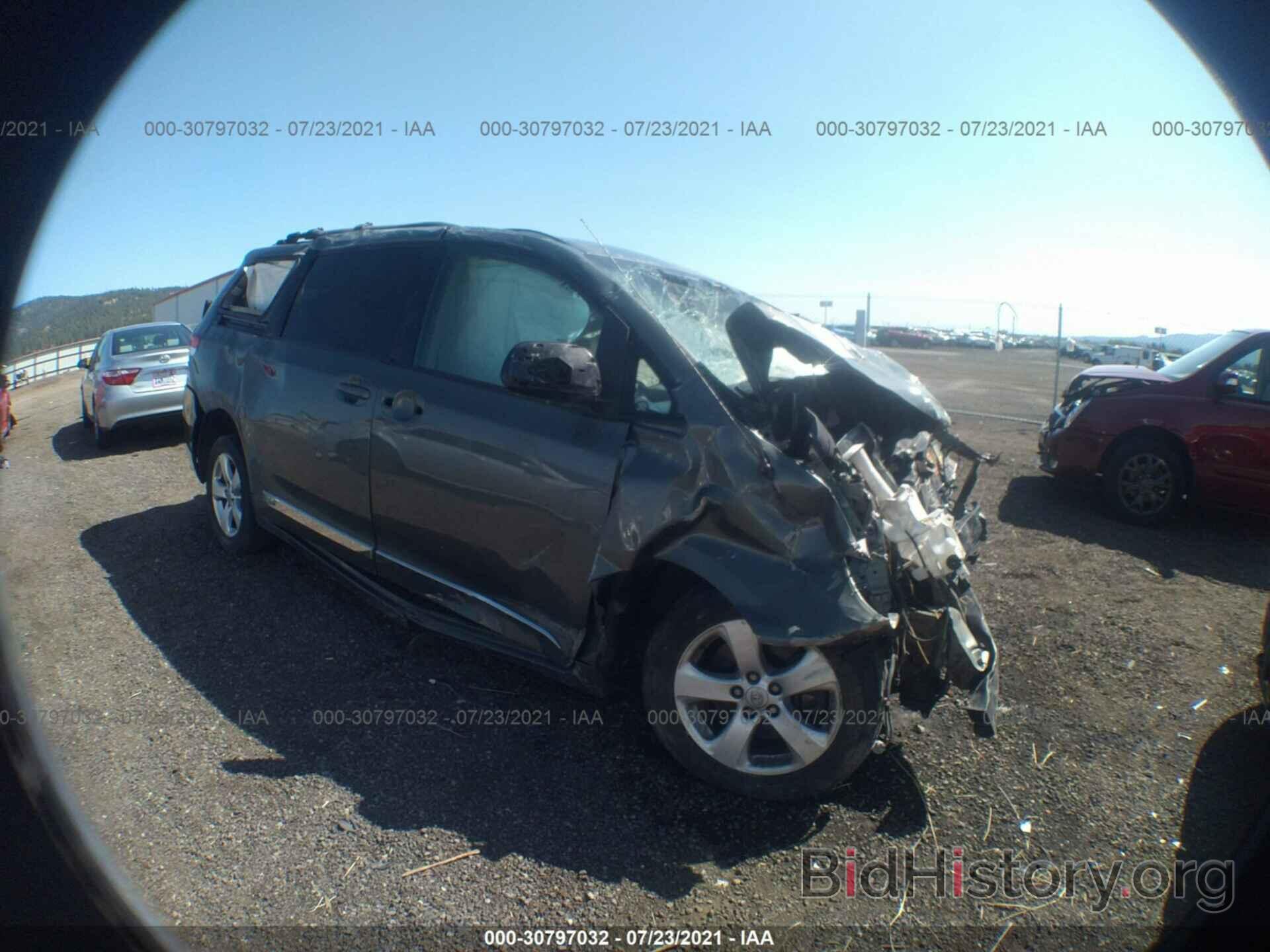 Photo 5TDKK3DC5DS390024 - TOYOTA SIENNA 2013