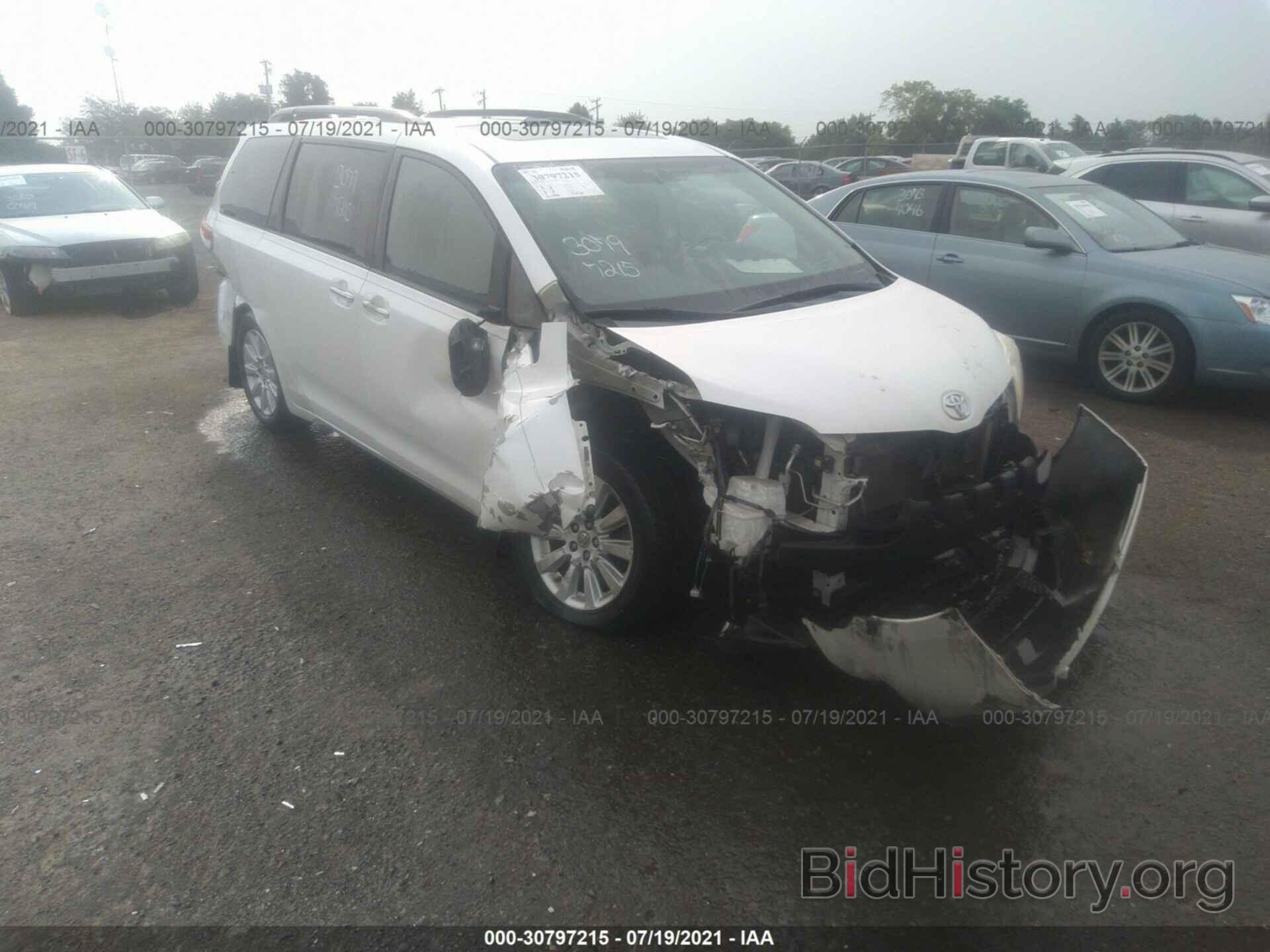 Photo 5TDYK3DC8BS138212 - TOYOTA SIENNA 2011