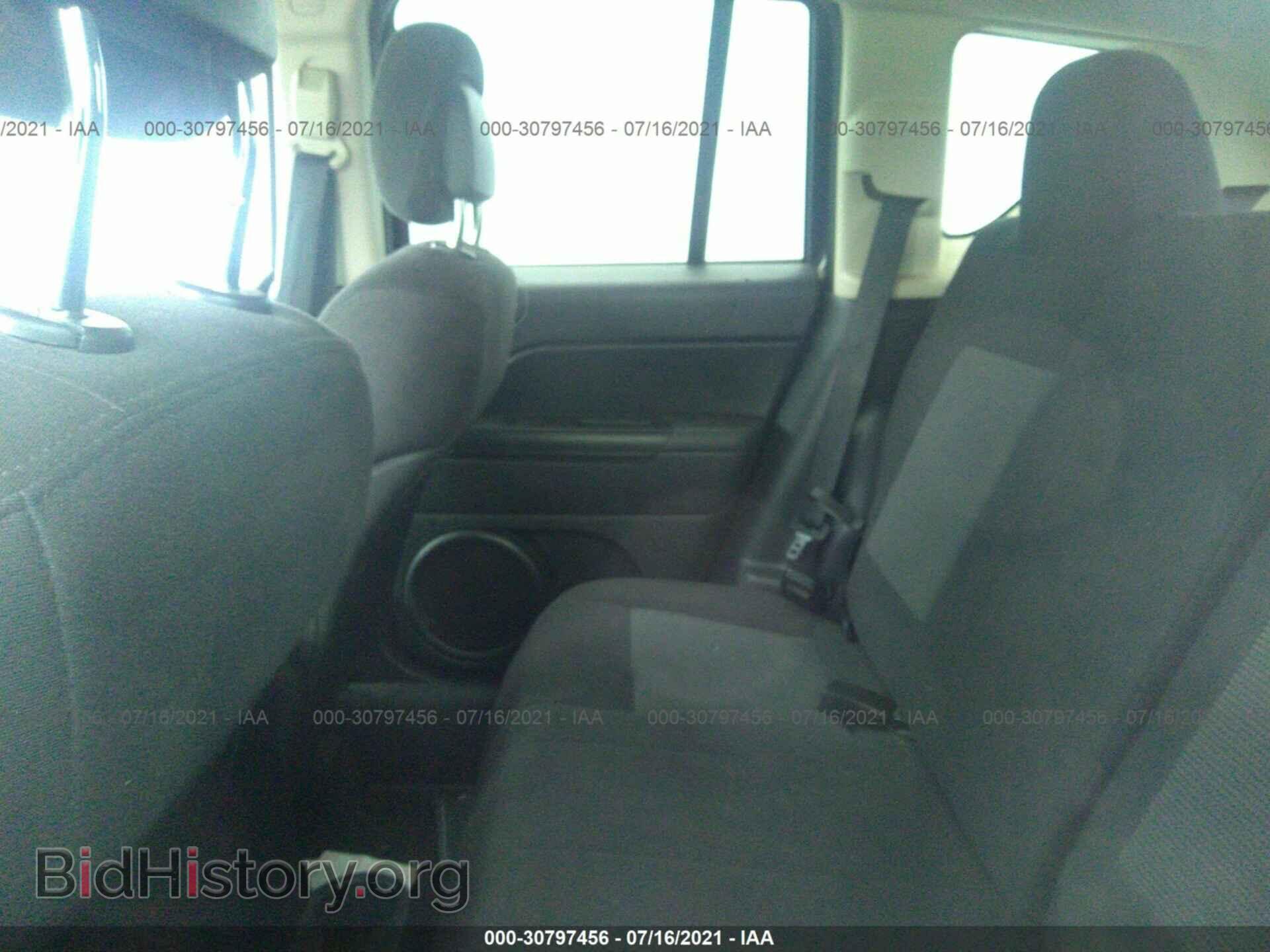 2011 JEEP COMPASS - VIN: 1J4NT1FA4BD151979 - Photo 8