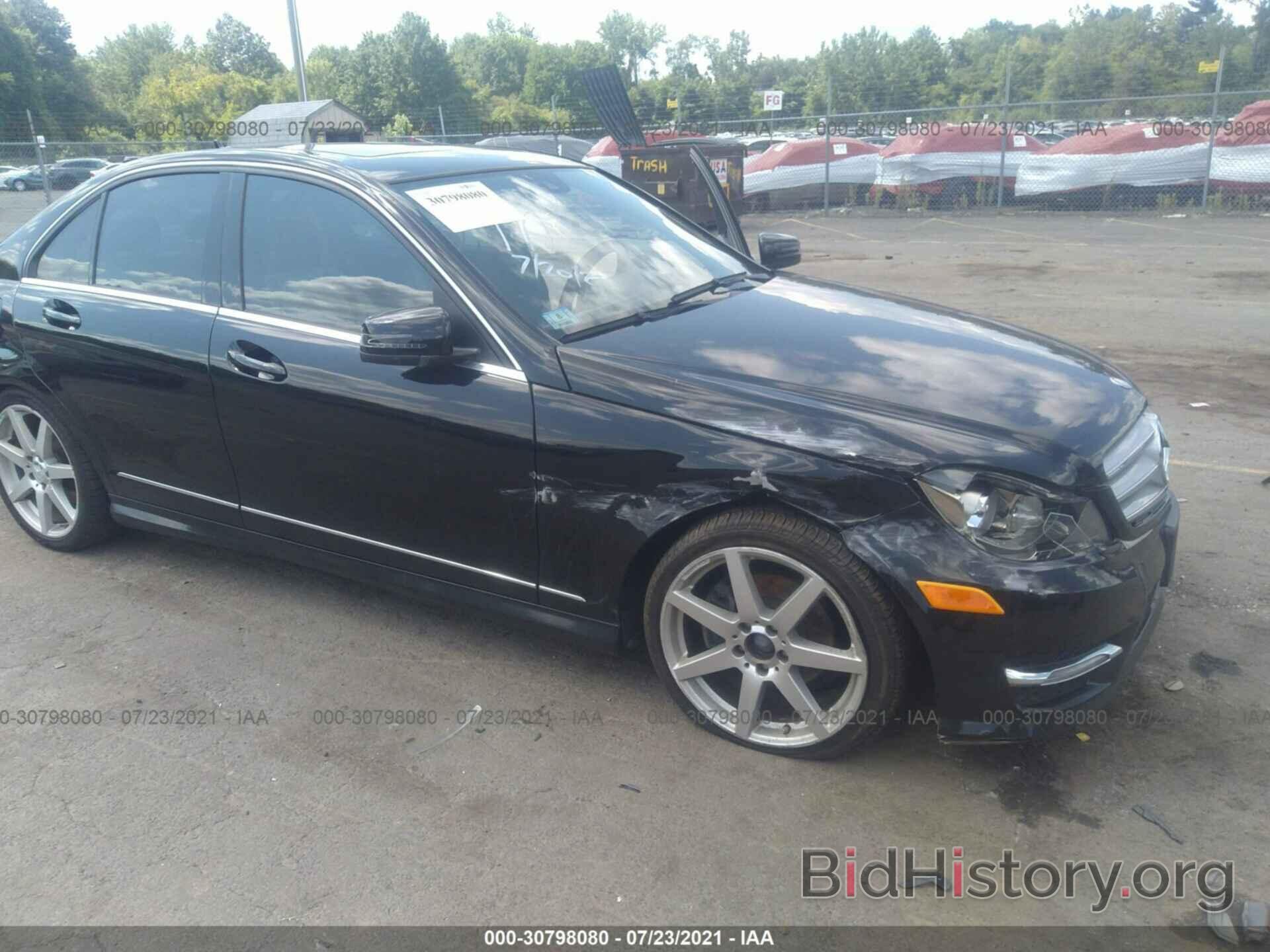 Photo WDDGF4HB3DA807032 - MERCEDES-BENZ C-CLASS 2013