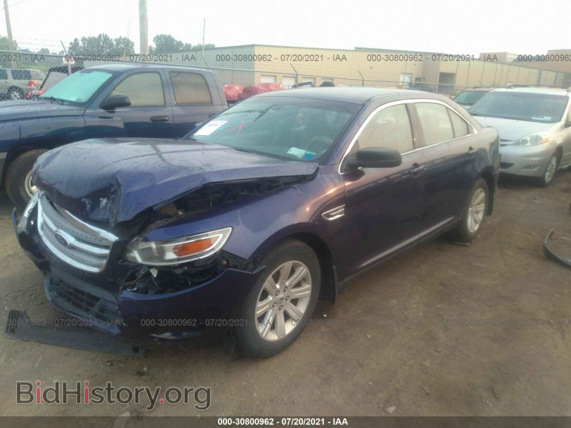 2011 FORD TAURUS - VIN: 1FAHP2DW1BG104781 - Photo 2