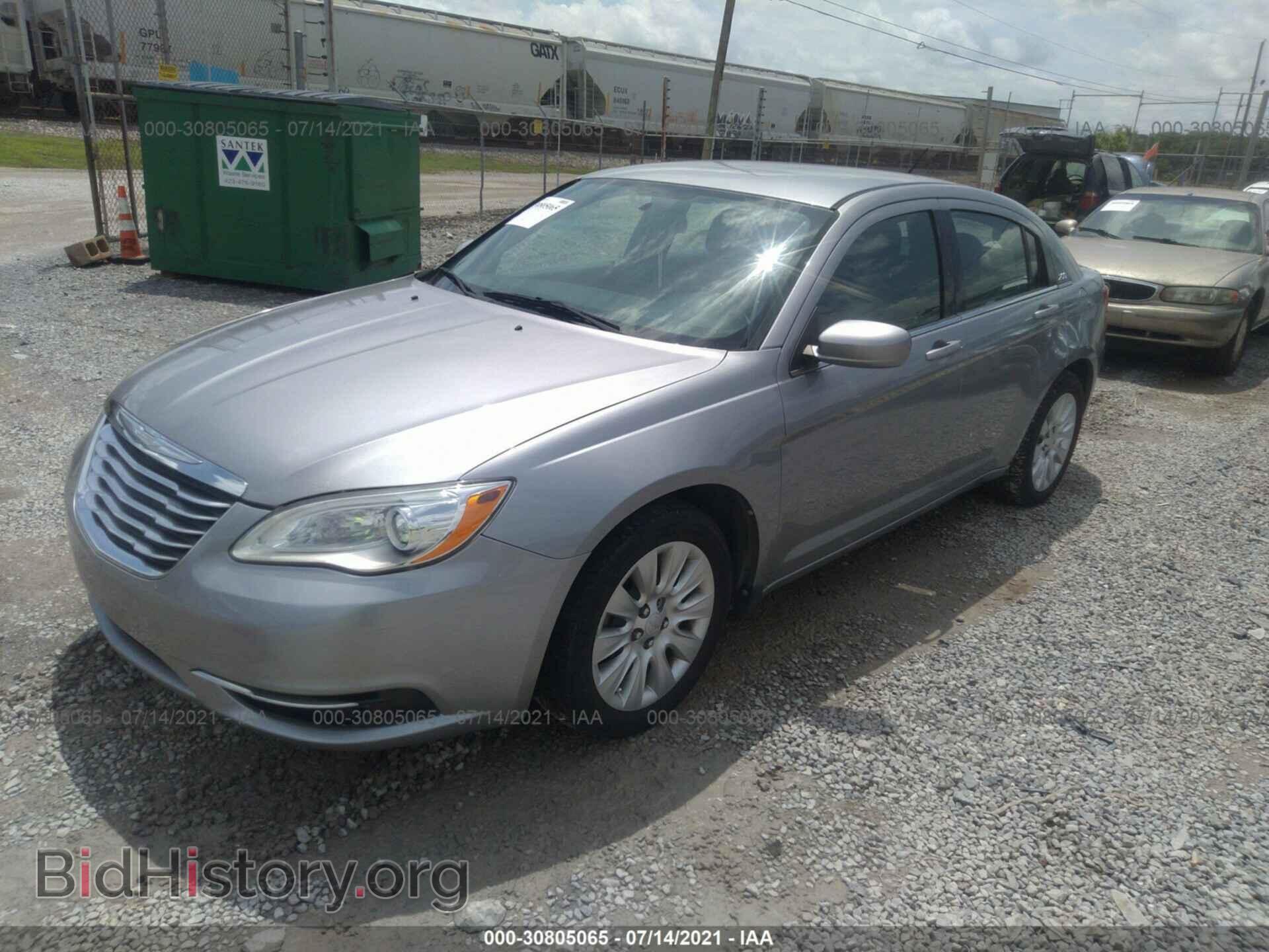 2013 CHRYSLER 200 - VIN: 1C3CCBAB3DN646677 - Фото 2